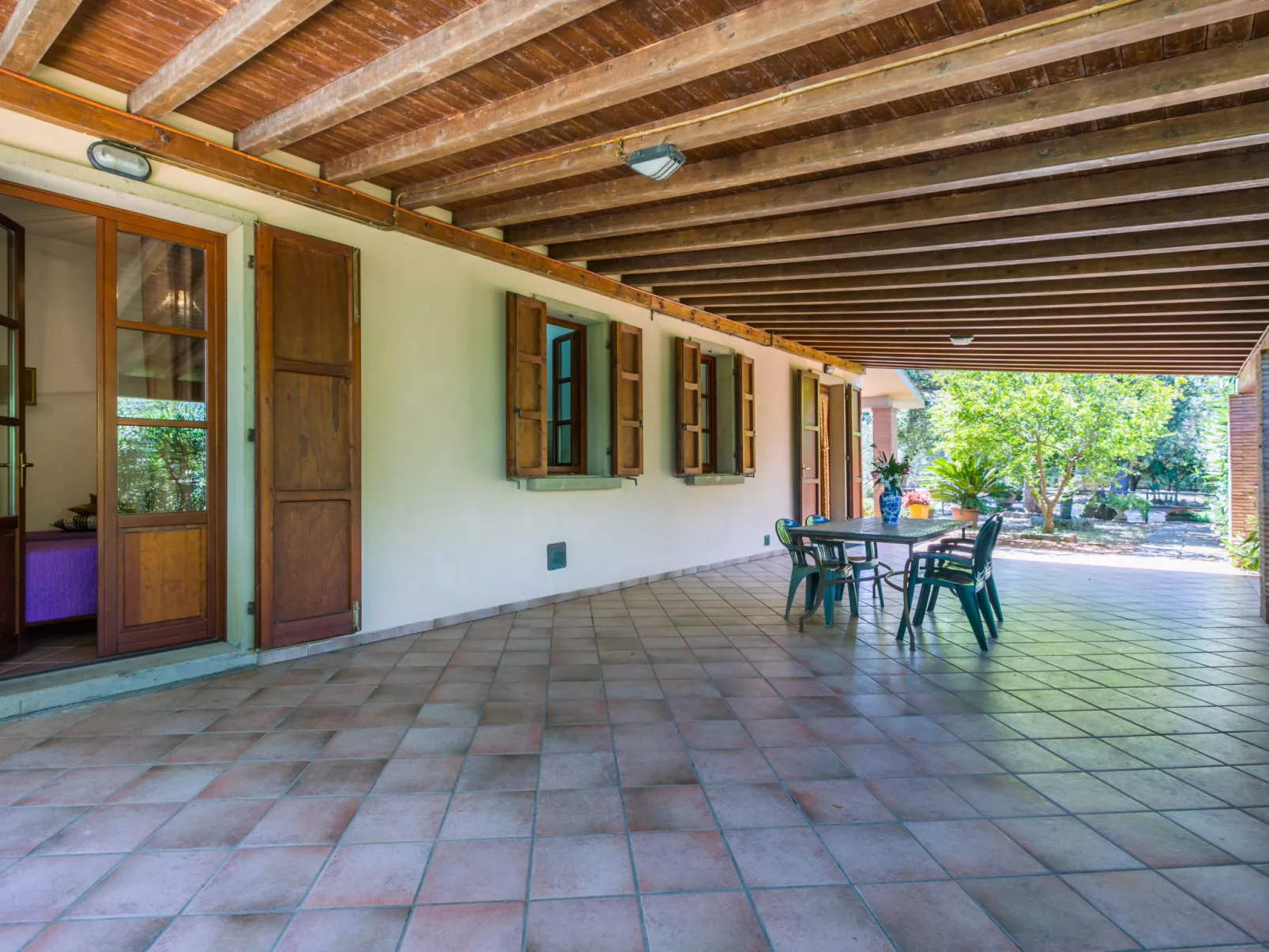 Oliveta 1-Outside