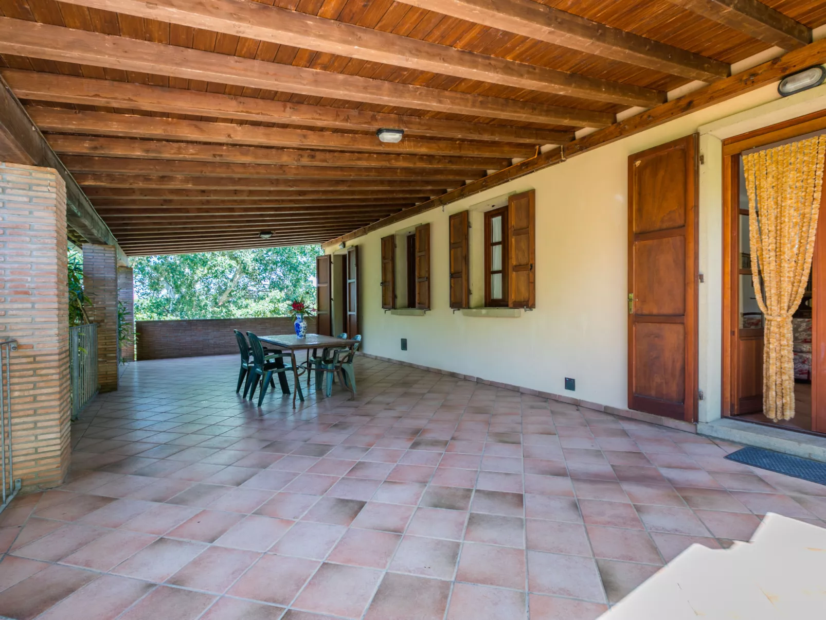 Oliveta 1-Outside