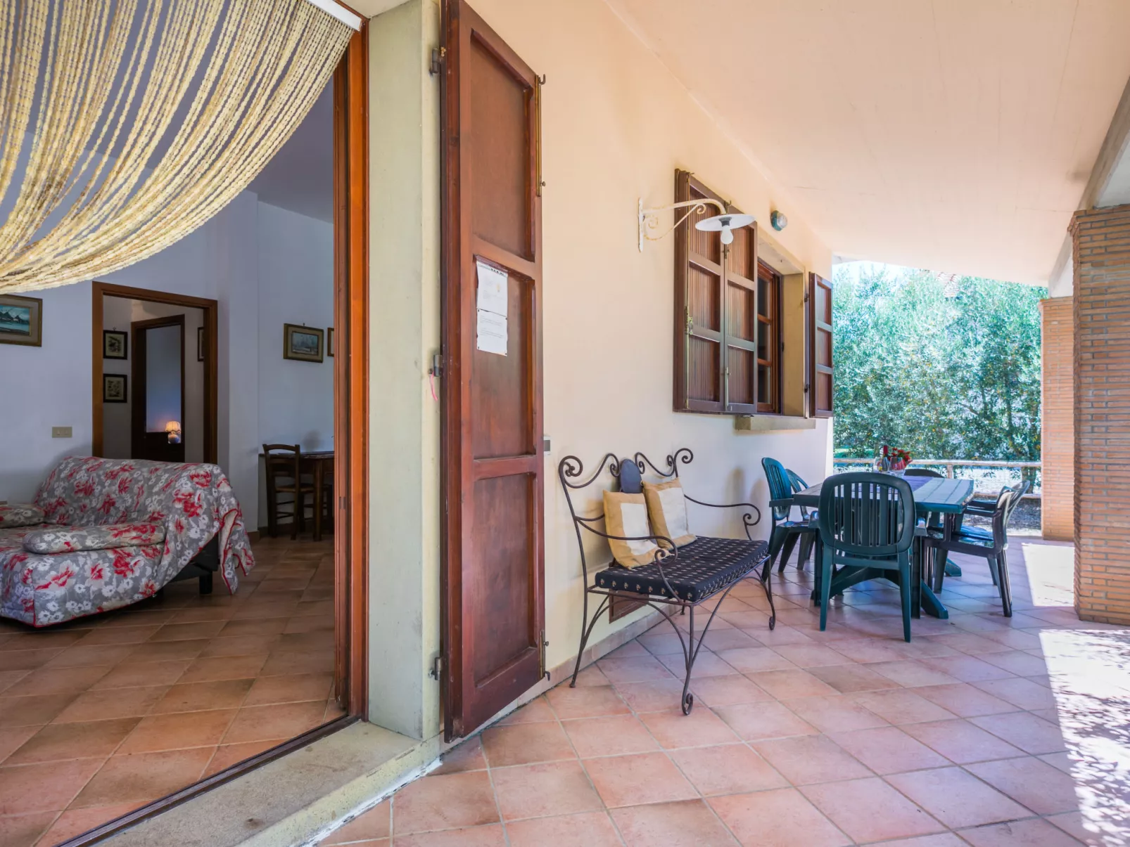 Oliveta 1-Outside