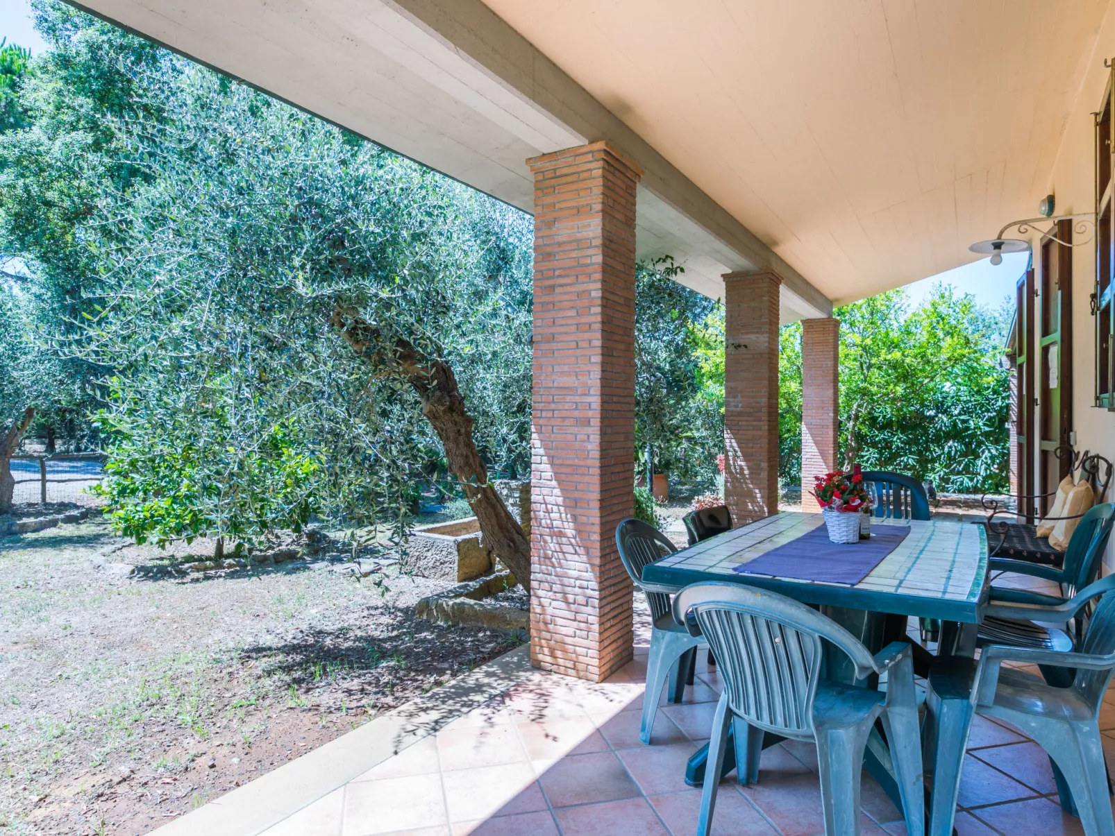Oliveta 1-Outside