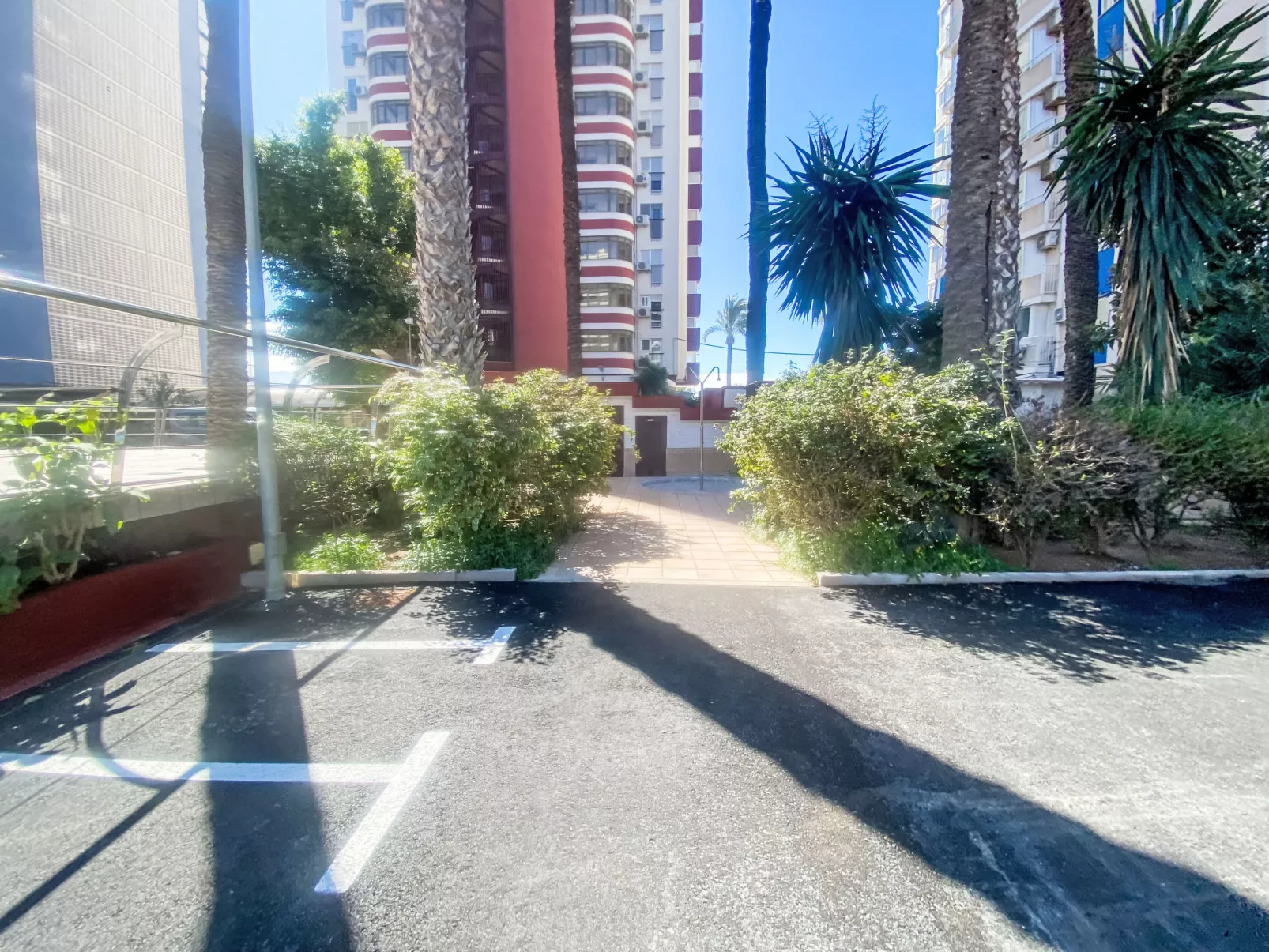 Las Damas-Outside