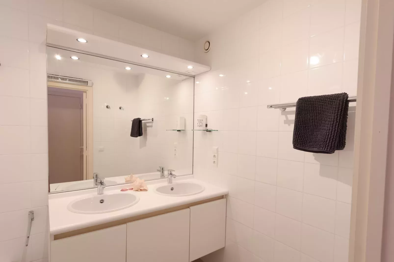 PLAZA A1/A1A02-Bathroom