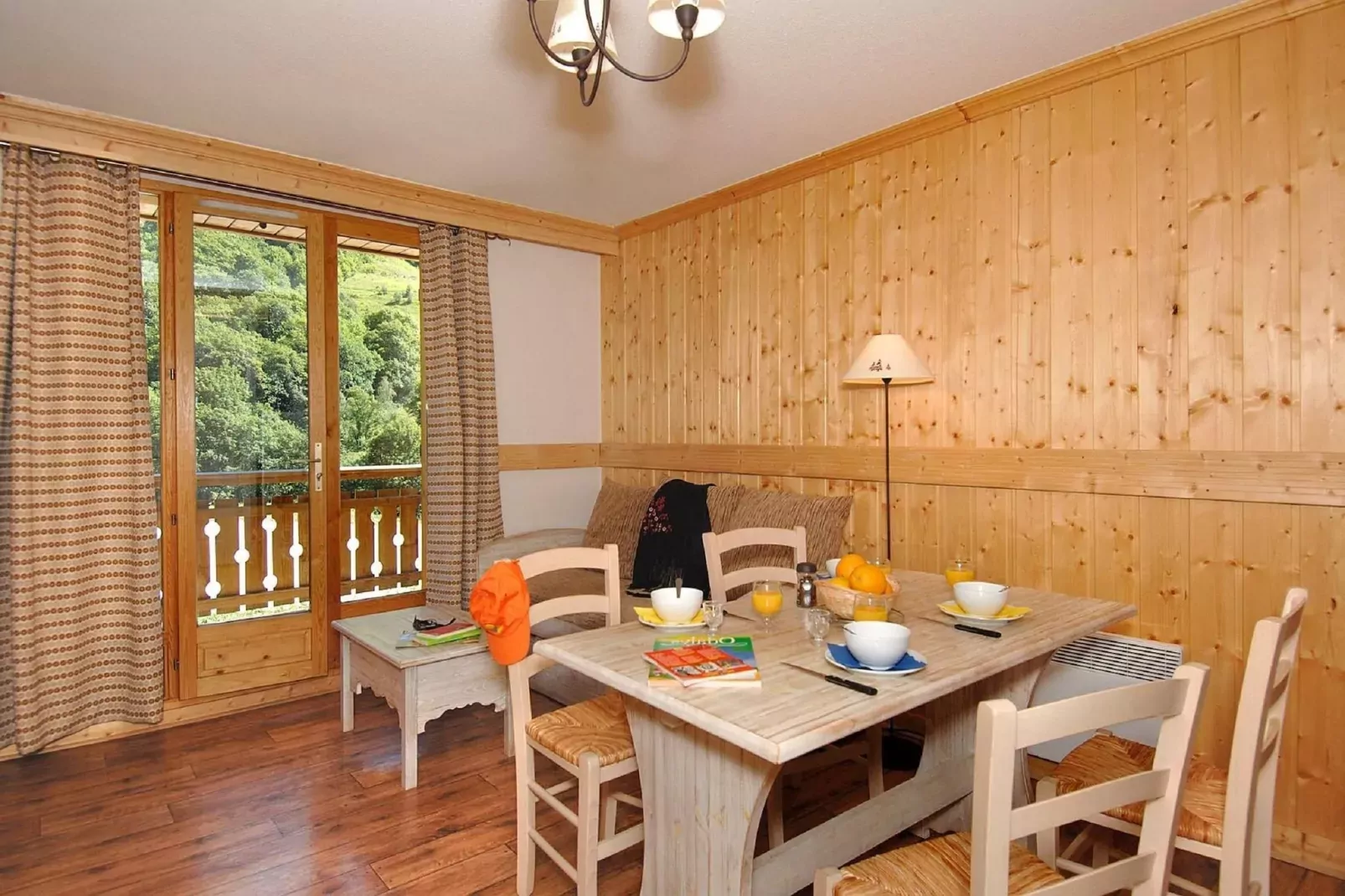 Les Chalets de l'Arvan II 2-Dining room