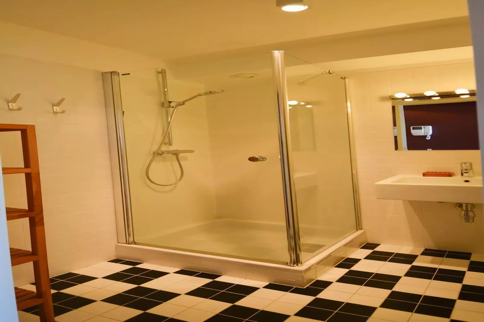 ALEXINE/ALEX0601-Badezimmer