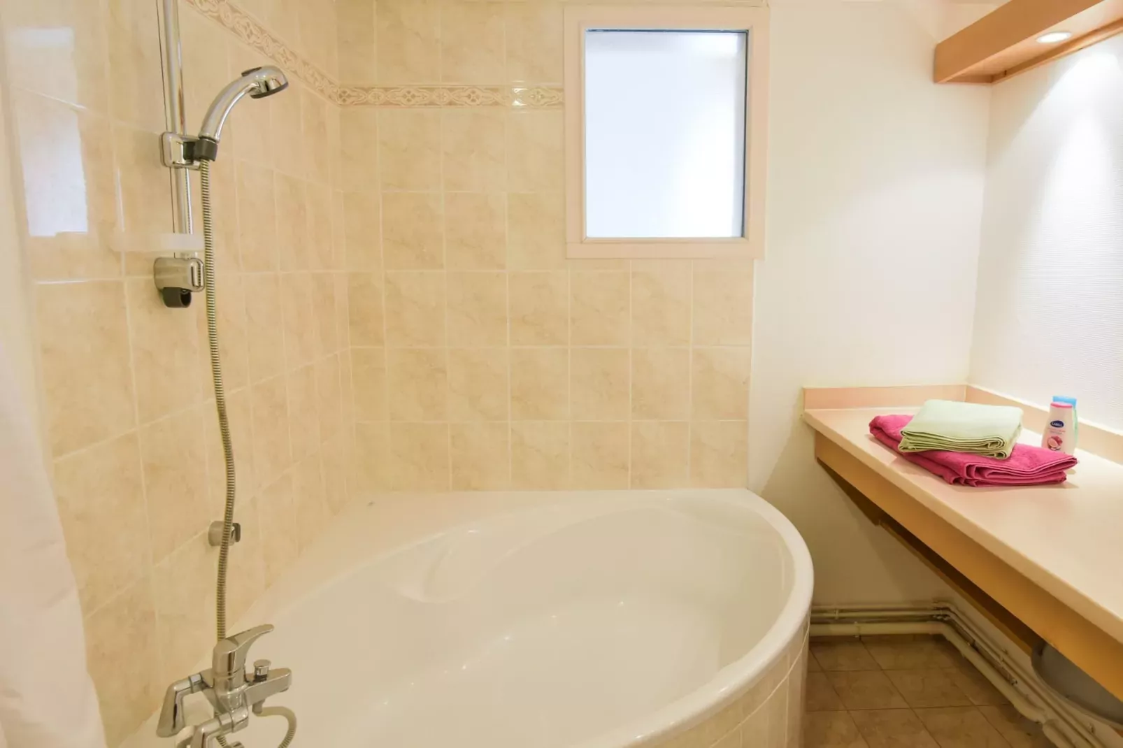 Le Birdie 6-Bathroom
