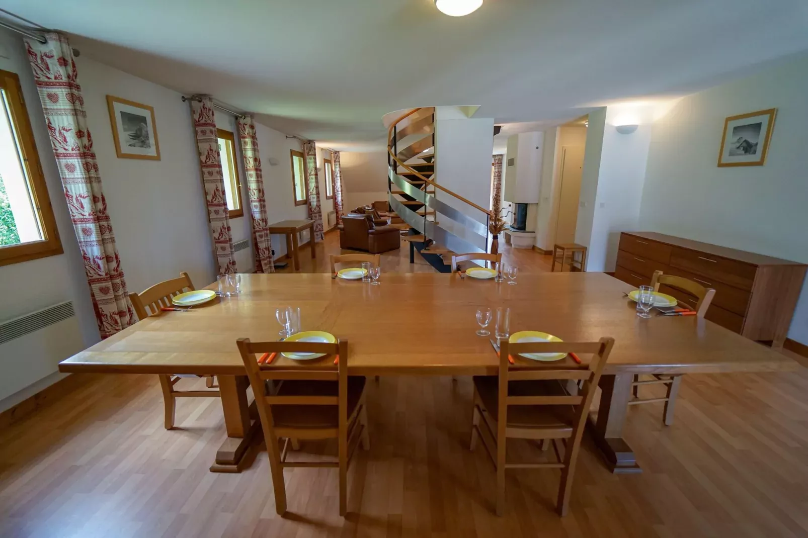 Le Birdie 7-Dining room