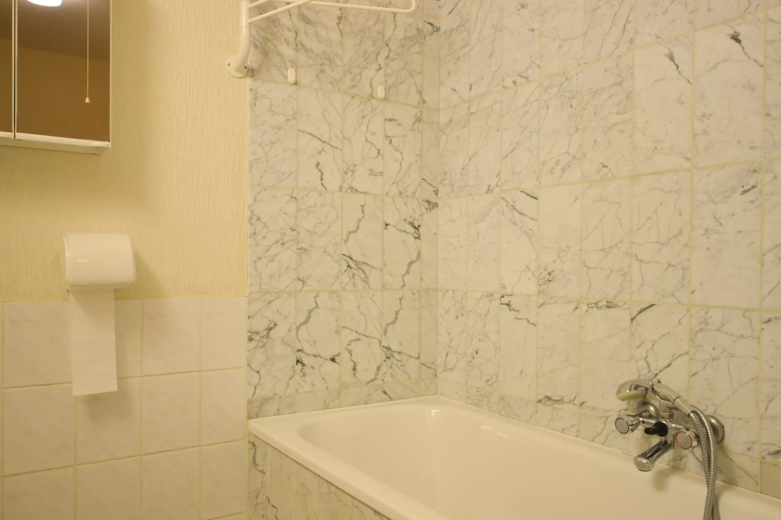 PLAZA I/0802-Bathroom