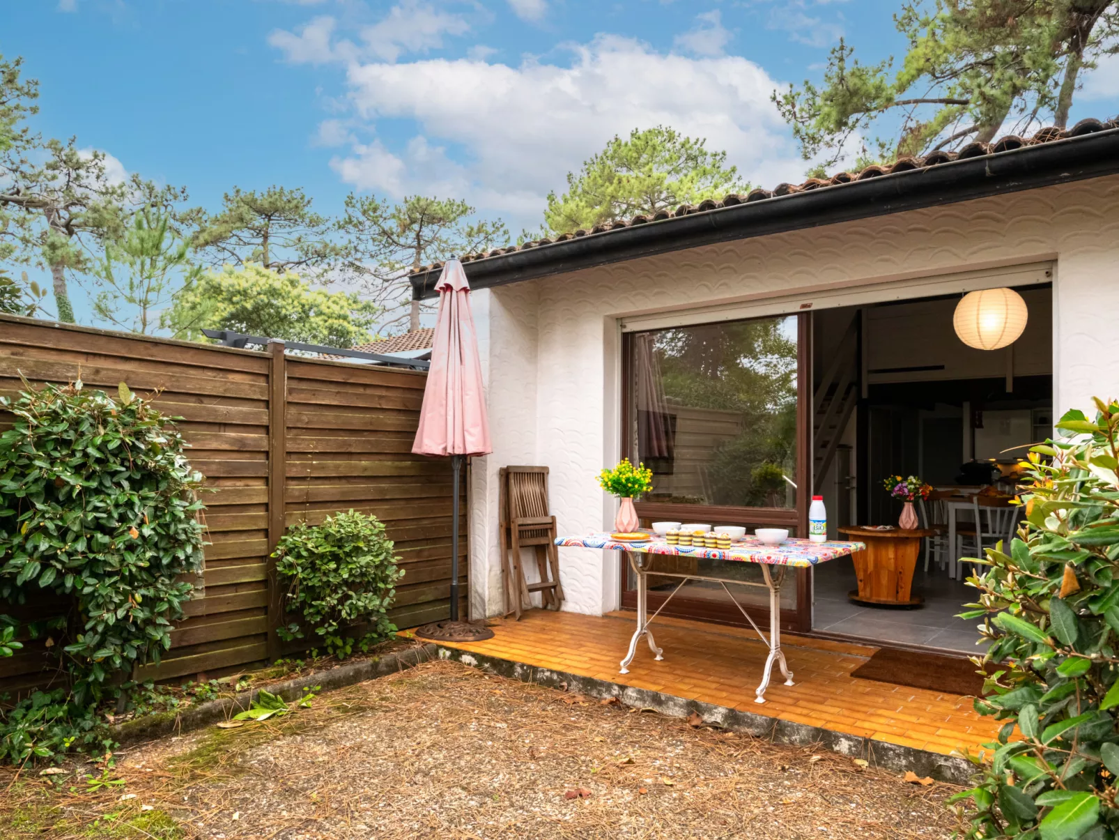 Hameau du courant-Outside