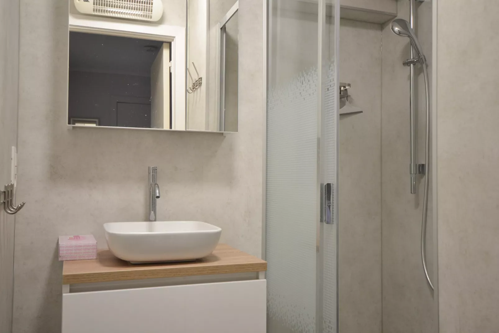 PLAZA G/2634-Bathroom