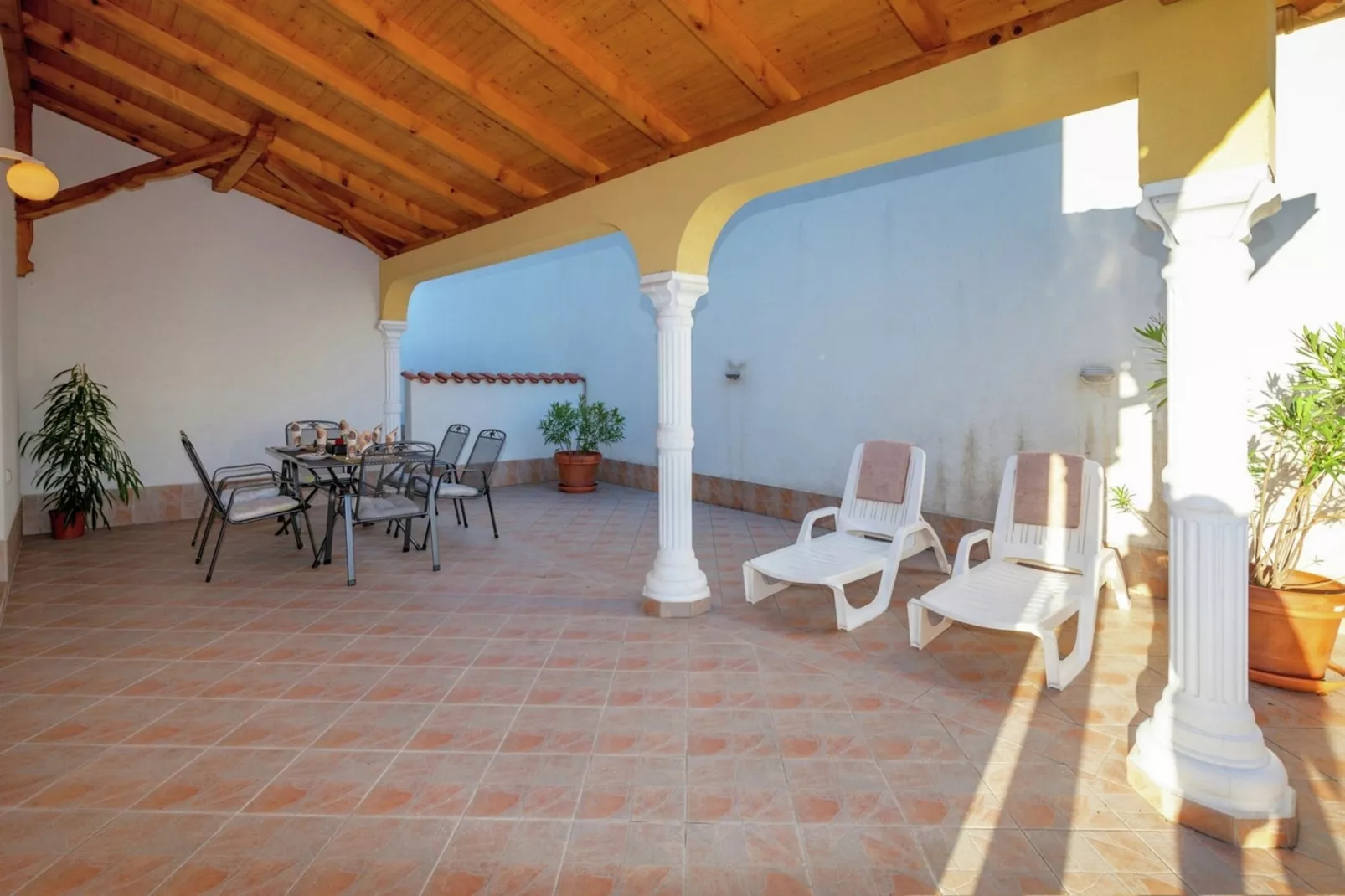 Villa Oleandar 8-Gardens summer