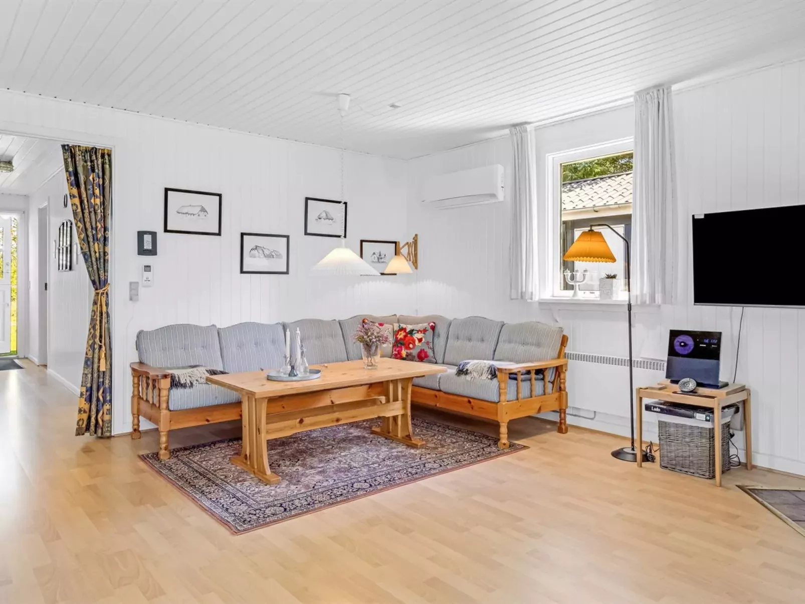 "Fiallar" - 3.2km from the sea-Inside
