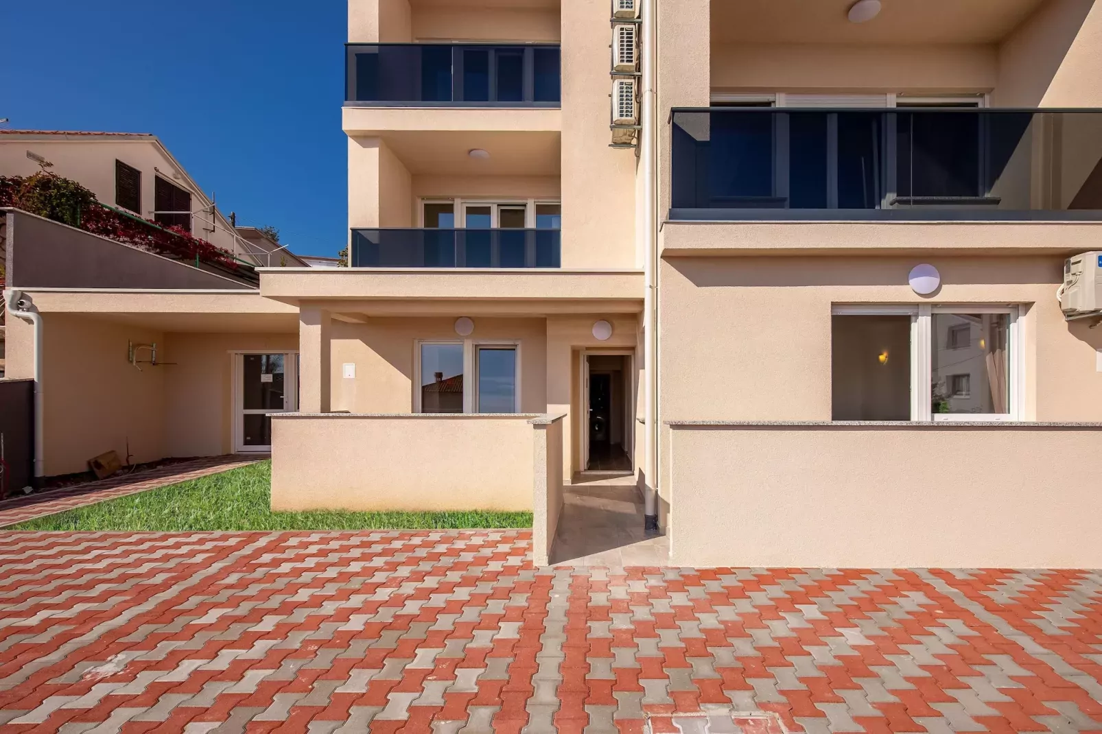 Villa Veronique VVA-Exterior summer