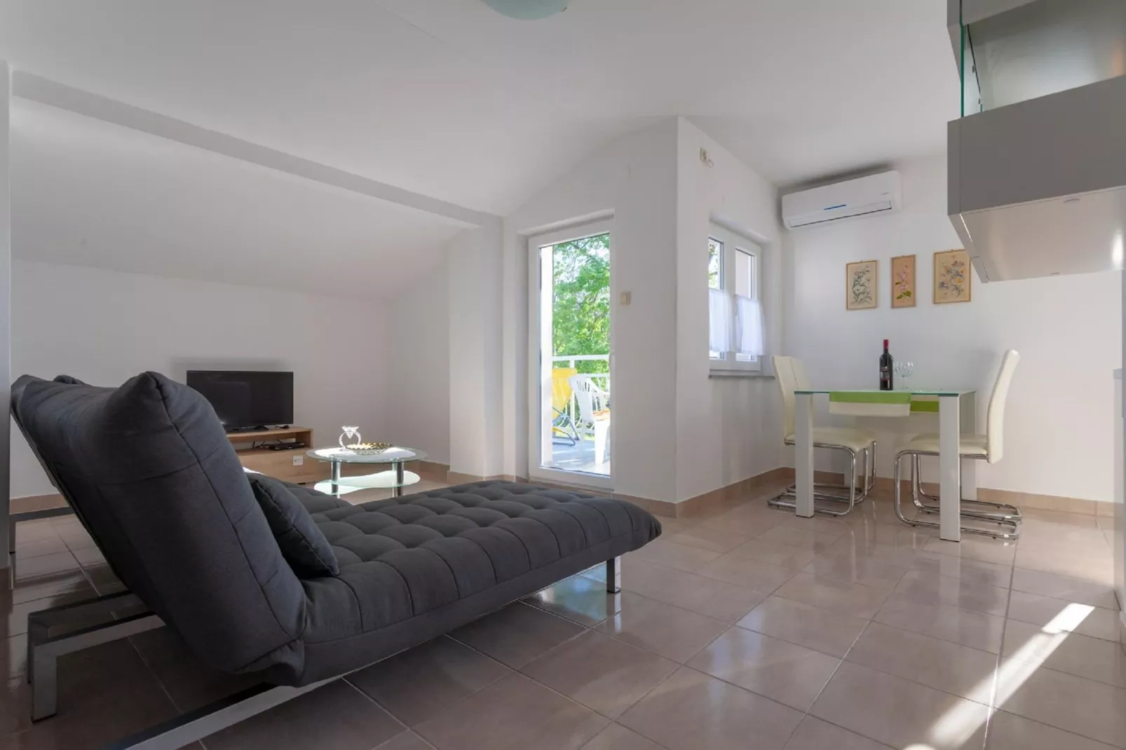 Blažević 4-Living room
