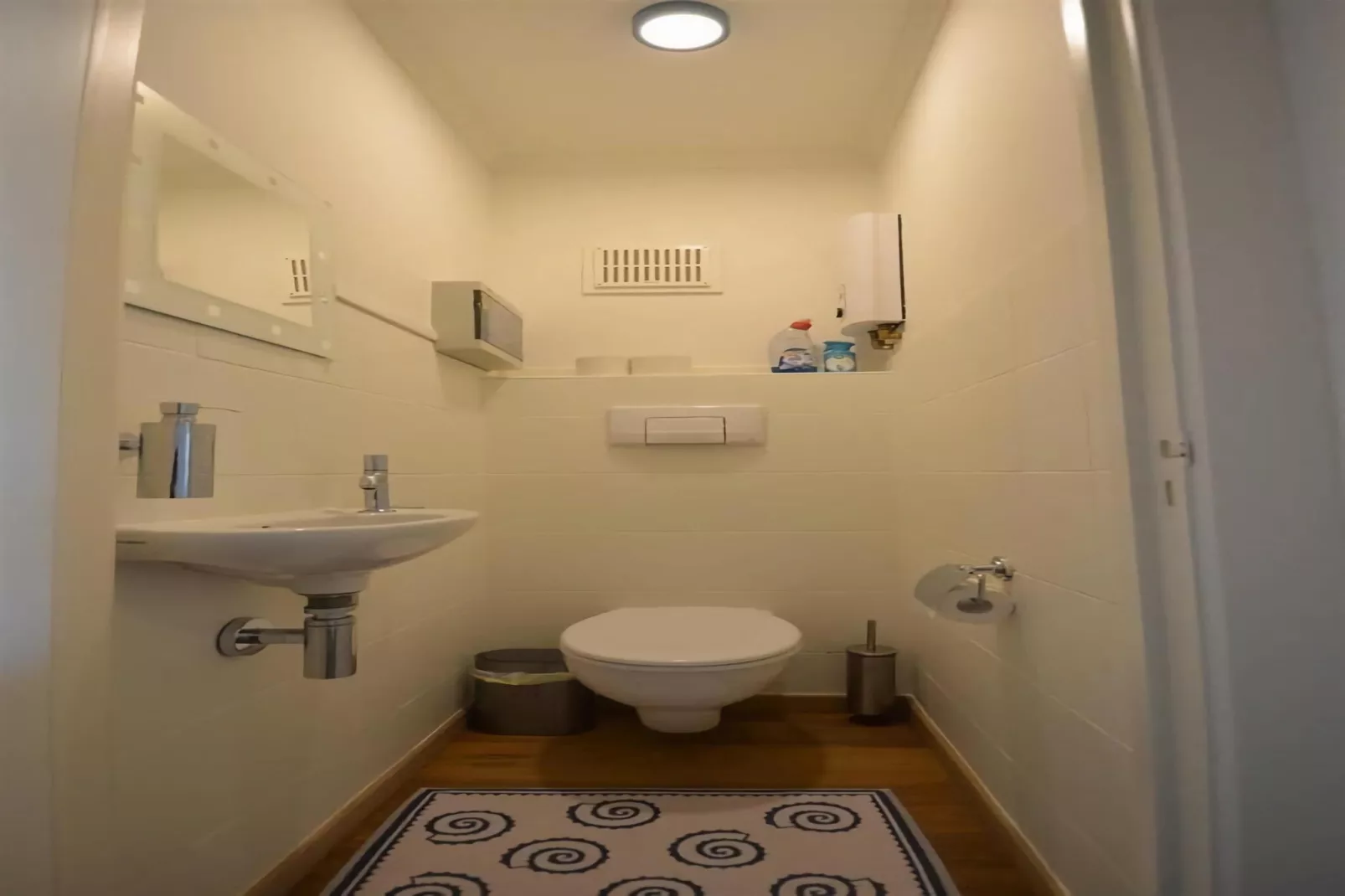 CHRIST/CHRISTA/0202-Bathroom