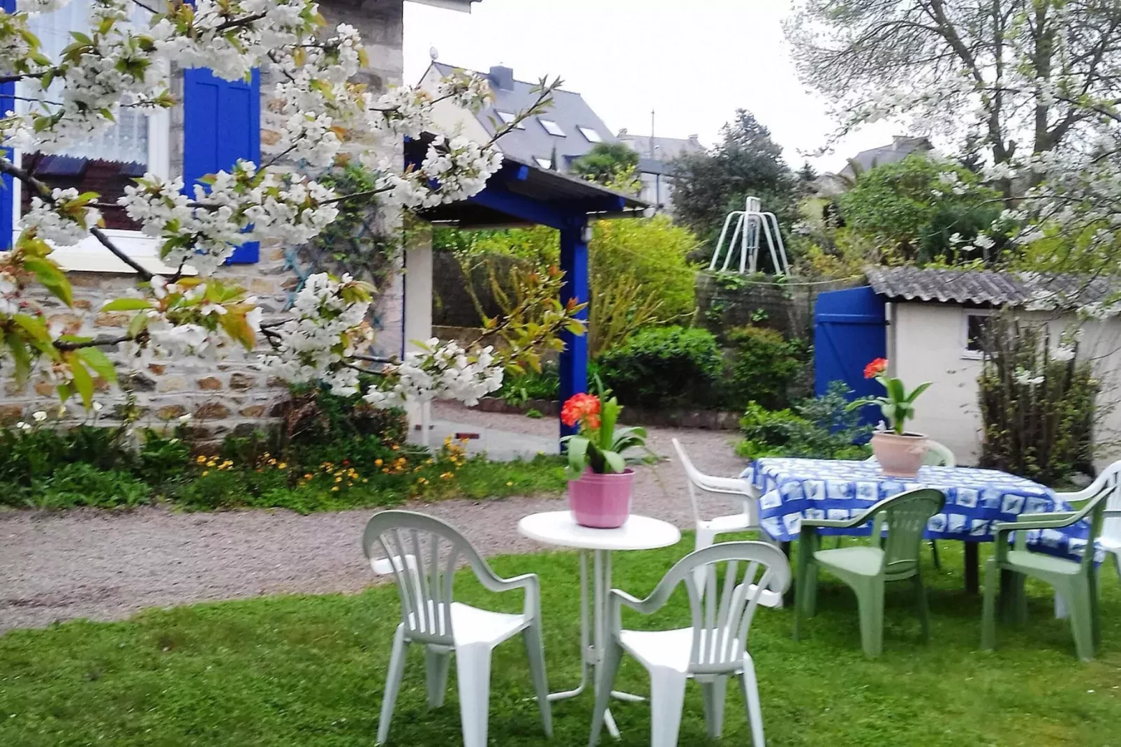 Nice holiday home near the beach Pléneuf Val André-Gärten Sommer