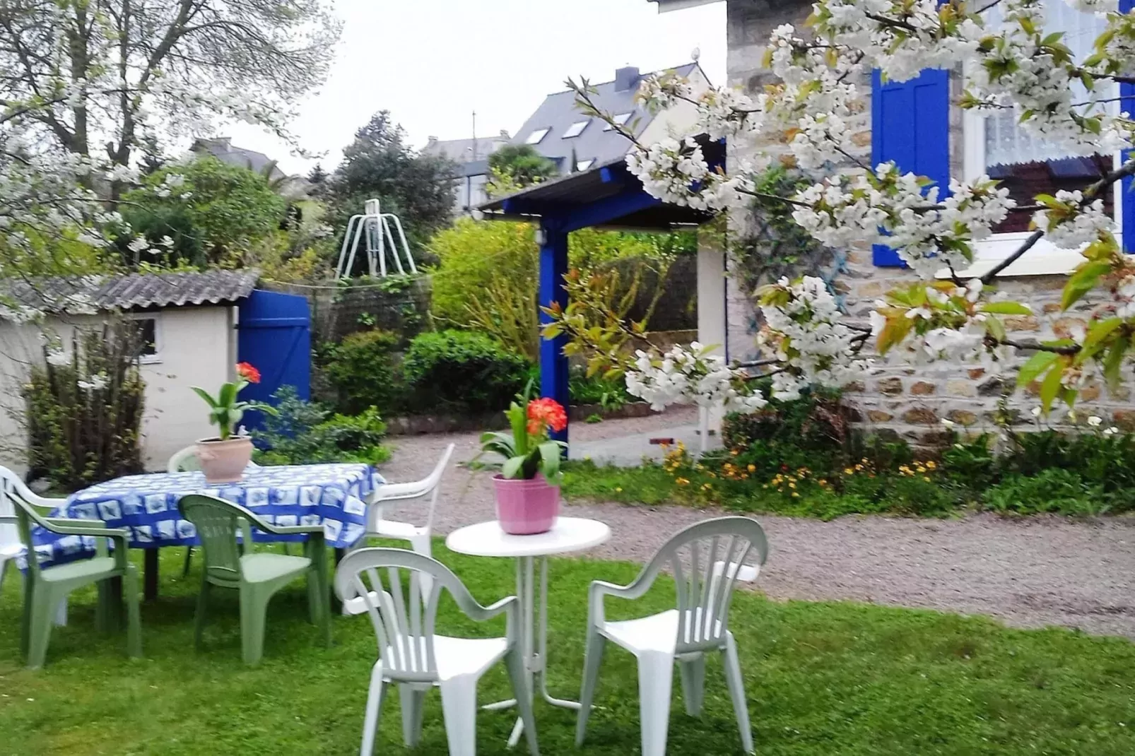 Nice holiday home near the beach Pléneuf Val André-Gärten Sommer