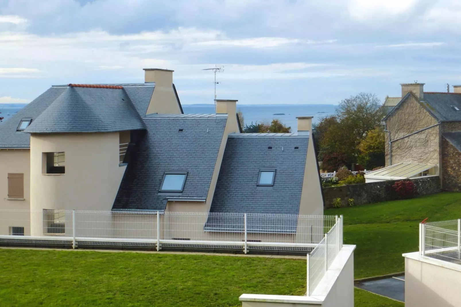 Terraced house St Quay-Portrieux-Exterior summer