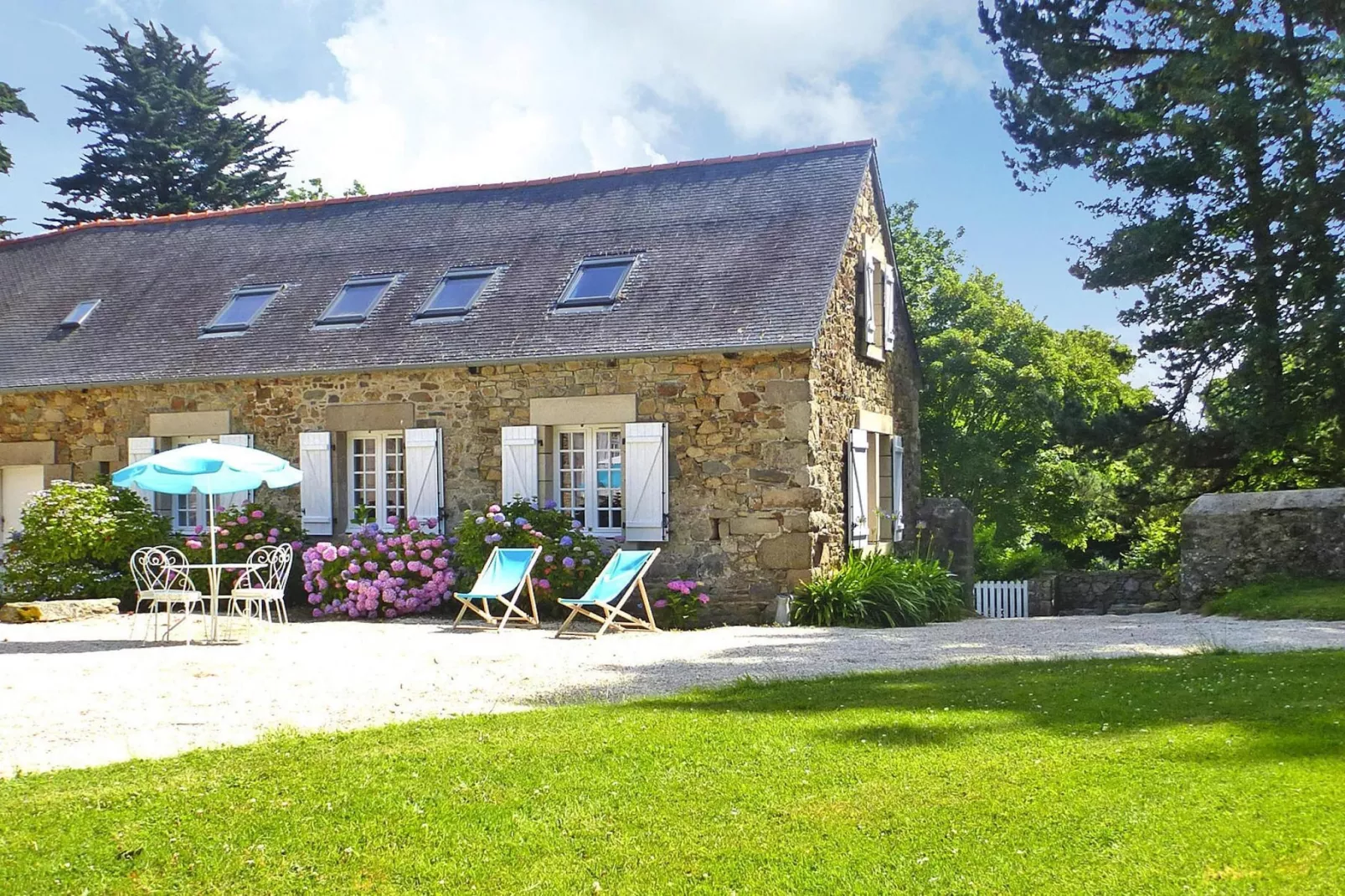 Beautiful country house on common property Plougrescant-Exterior summer
