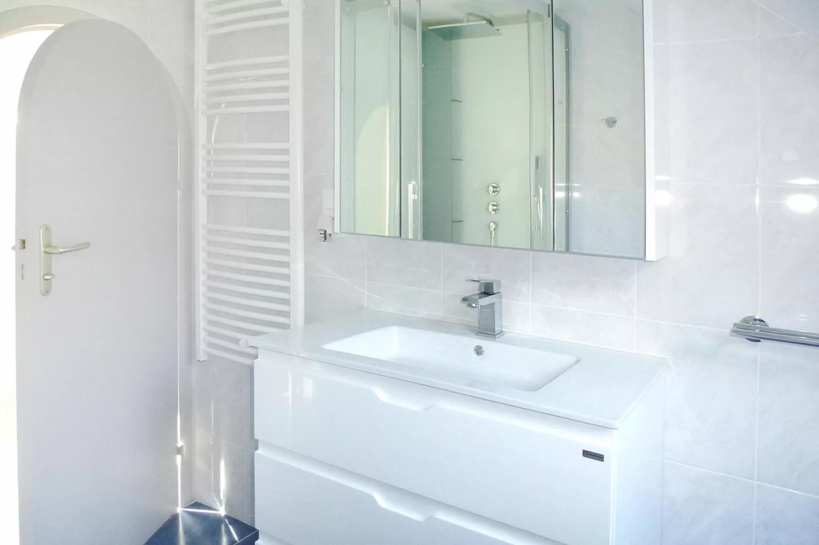 Beautiful country house on common property Plougrescant-Bathroom