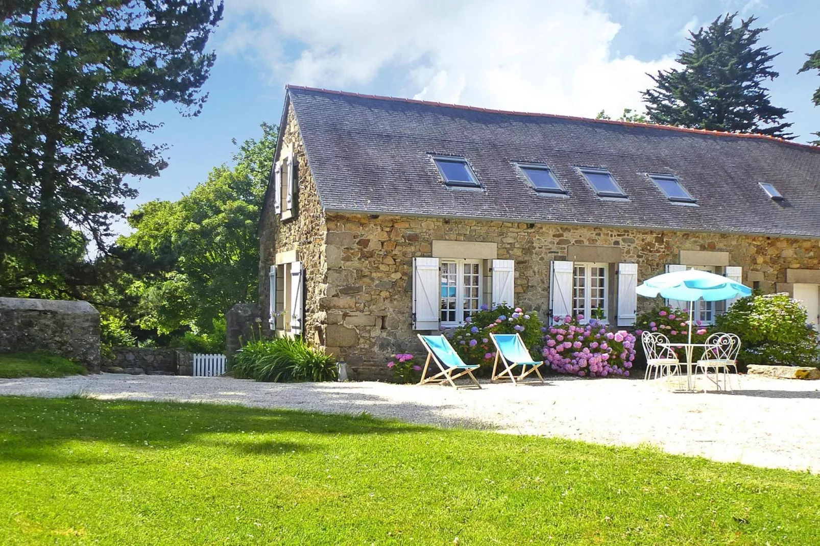 Beautiful country house on common property Plougrescant-Exterior summer