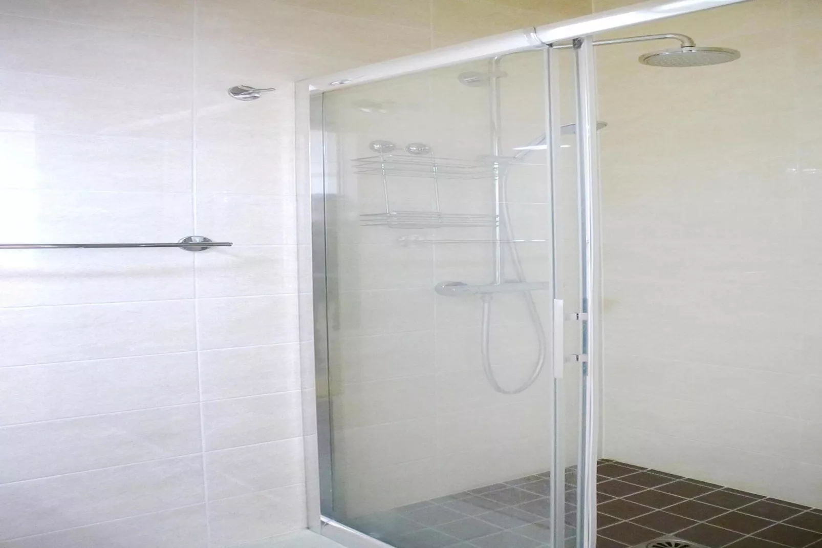 Beautiful country house on common property Plougrescant-Bathroom