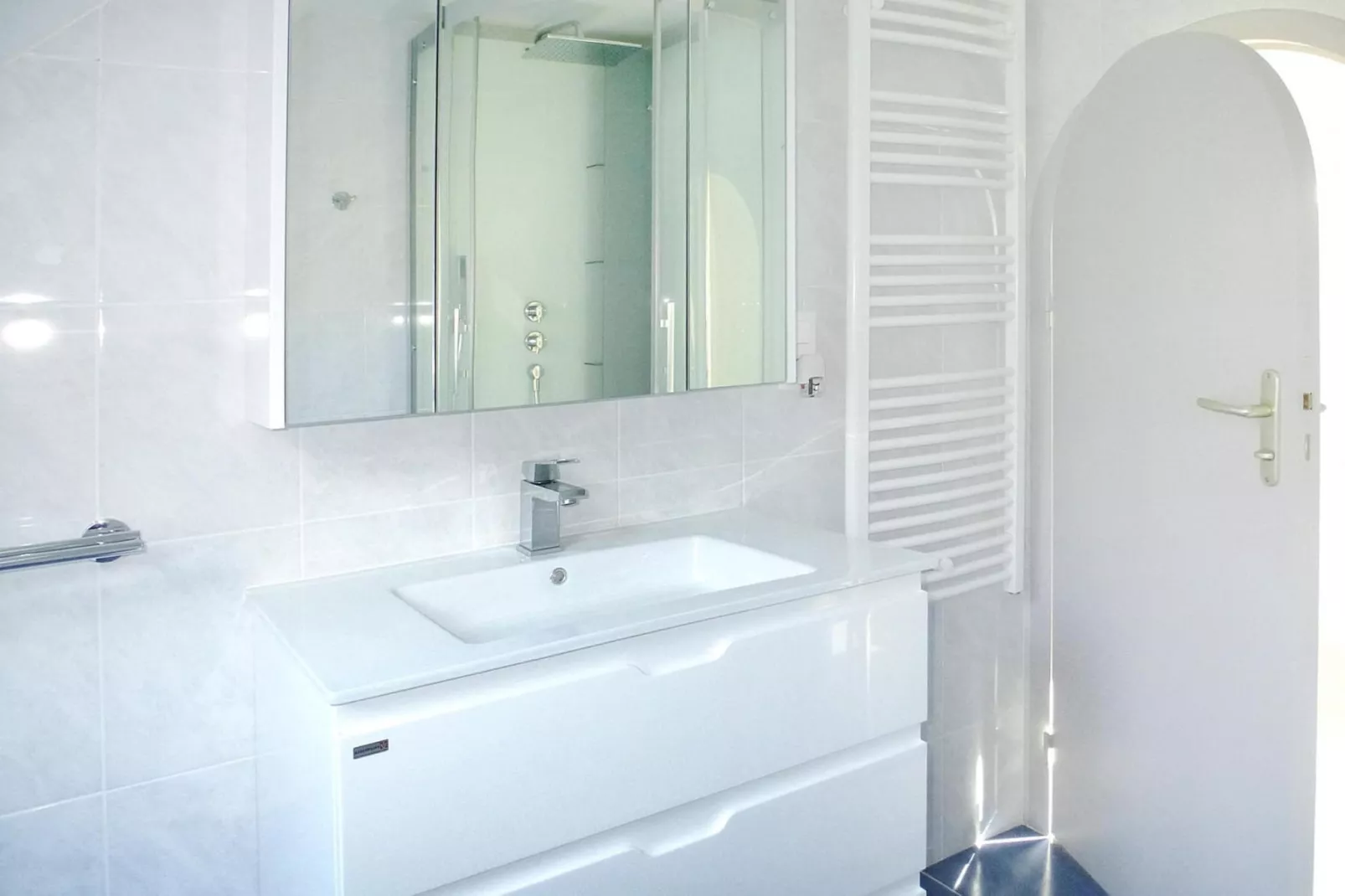Beautiful country house on common property Plougrescant-Bathroom