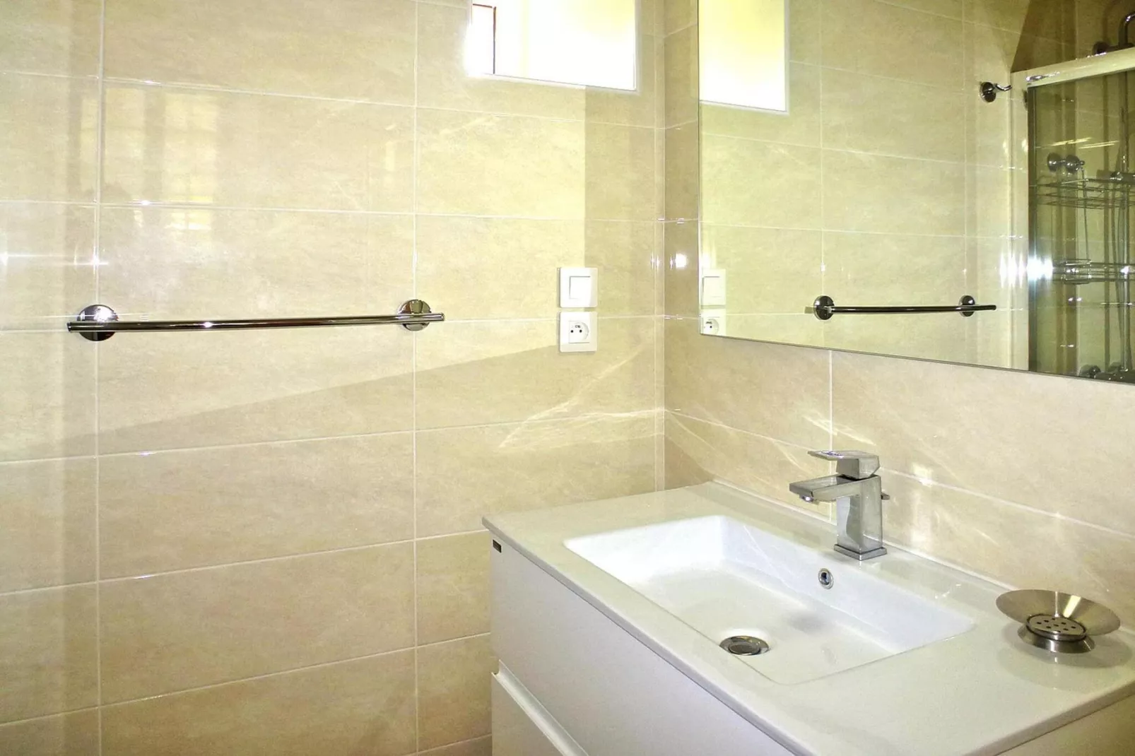 Beautiful country house on common property Plougrescant-Bathroom