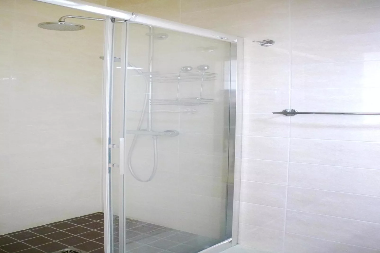 Beautiful country house on common property Plougrescant-Bathroom