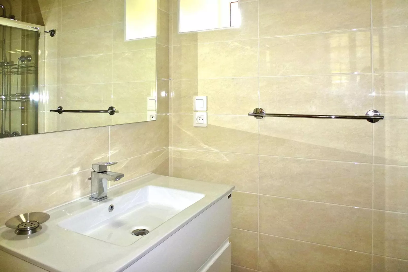 Beautiful country house on common property Plougrescant-Bathroom