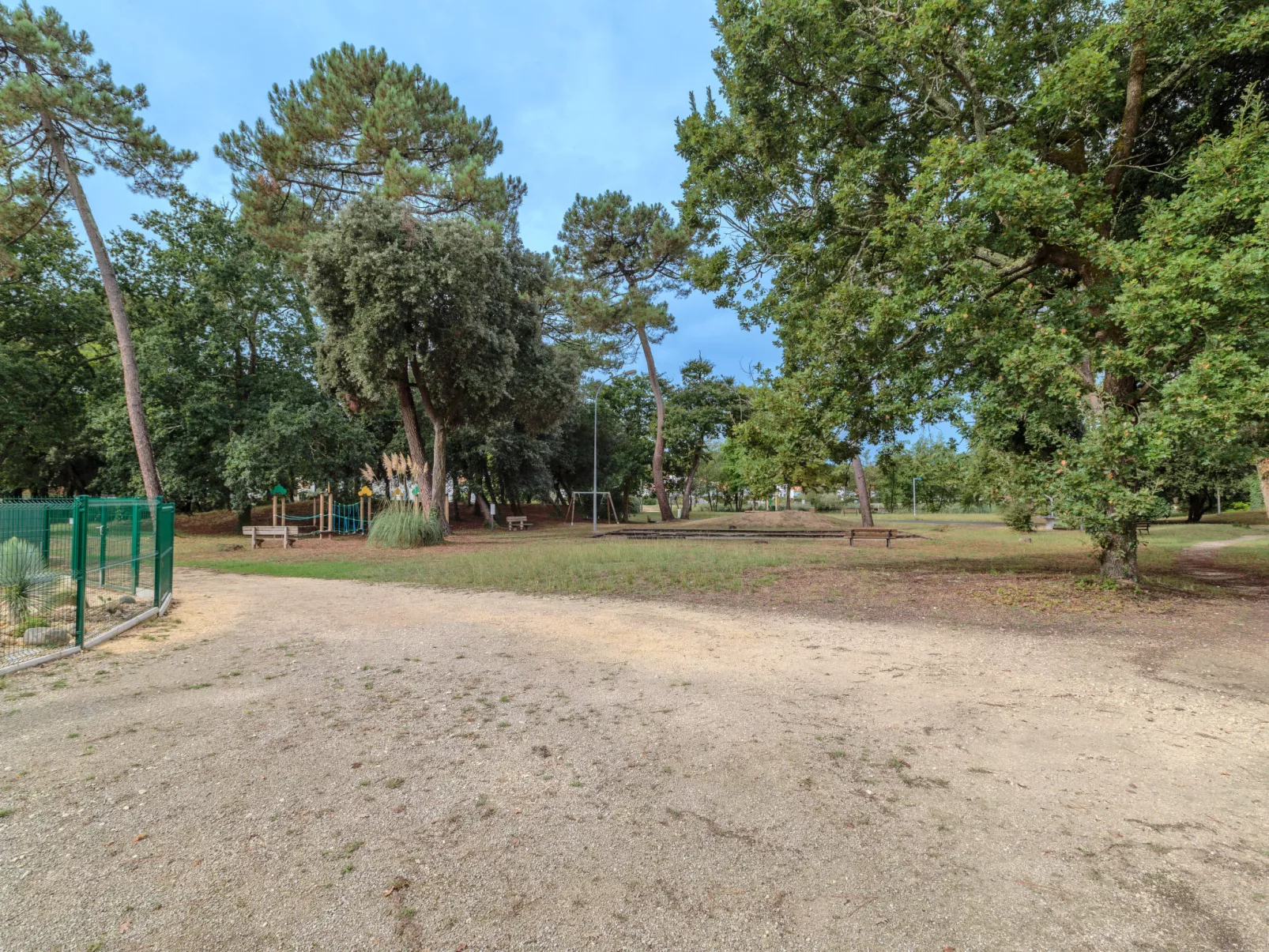 Les Maisons du Lac-Outside