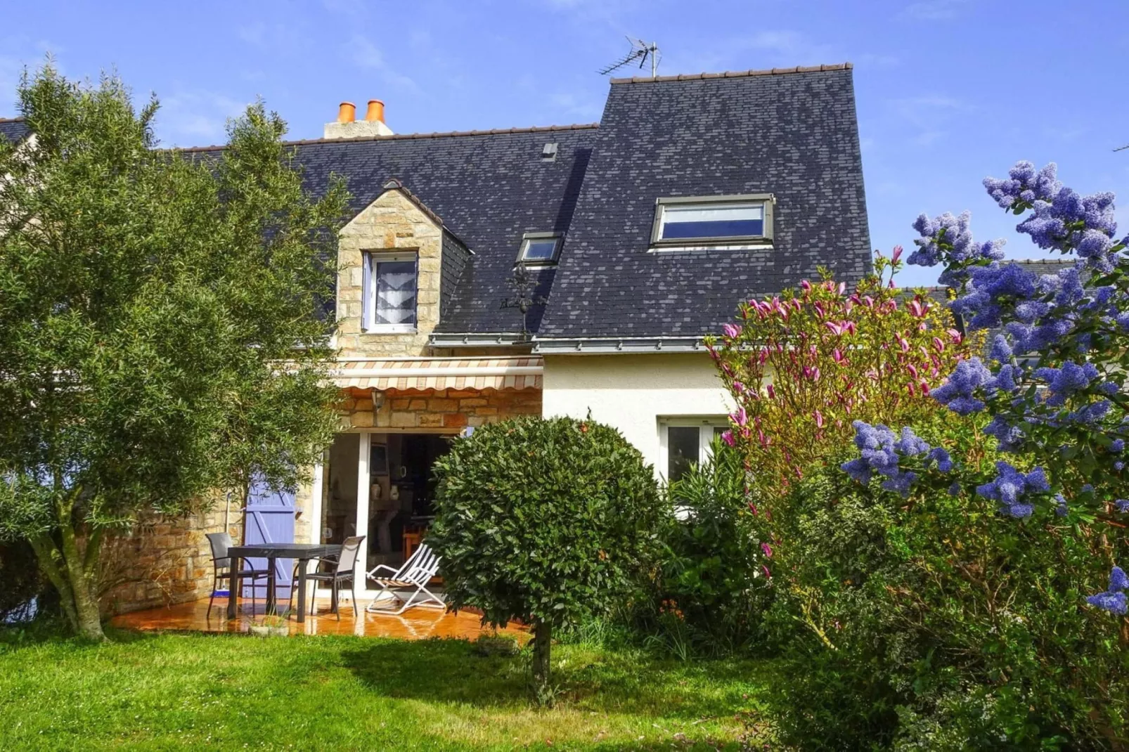 Semi-detached house Damgan-Exterior summer