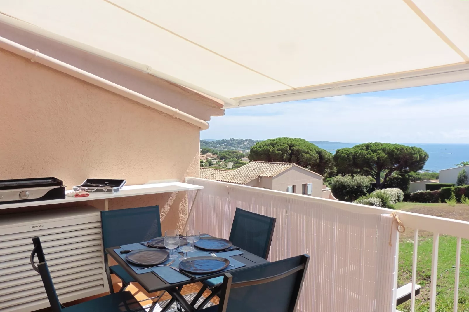 Studio in Sainte-Maxime-Terrace balcony