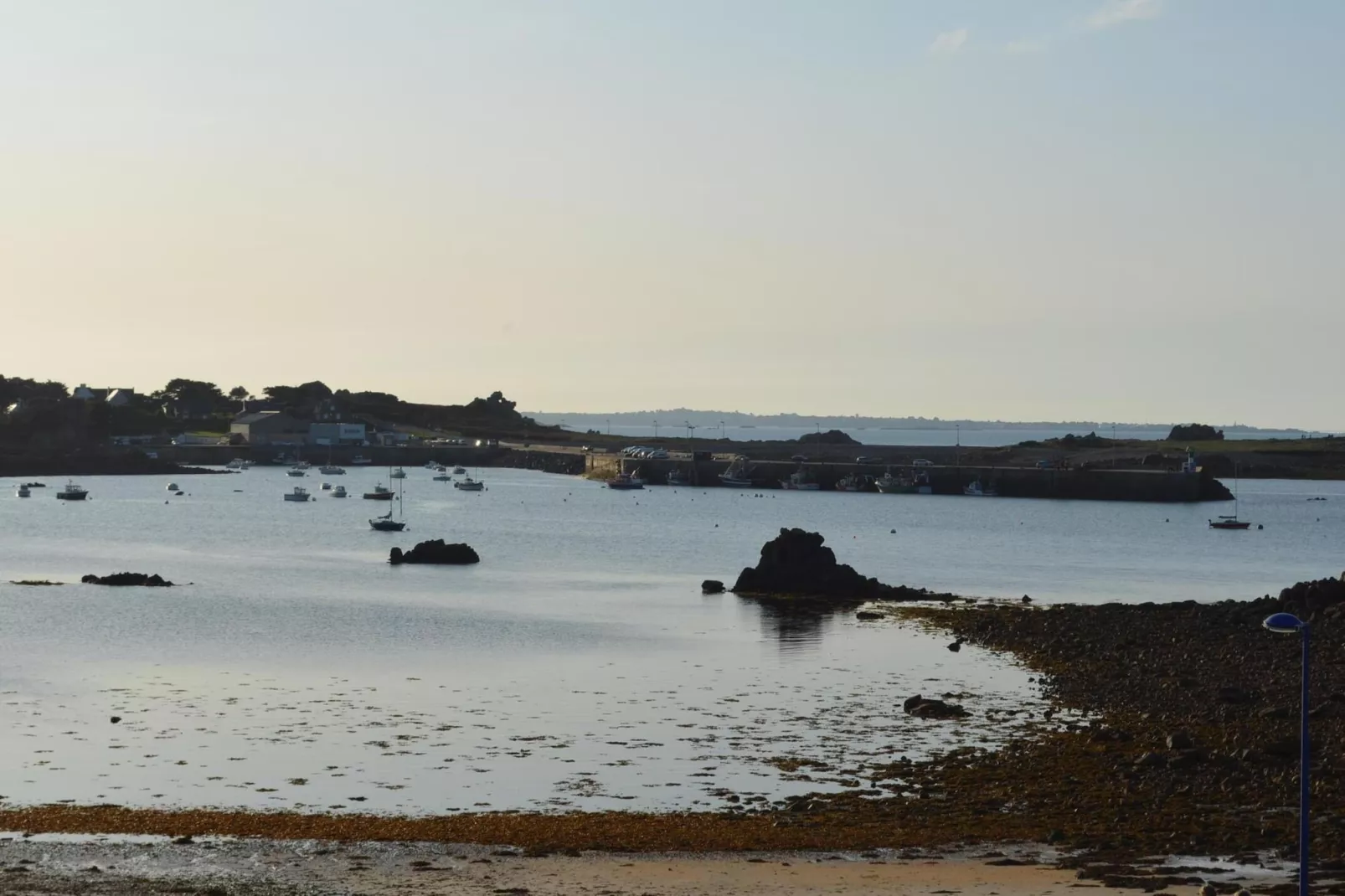 Studio apartment Plougasnou-View summer