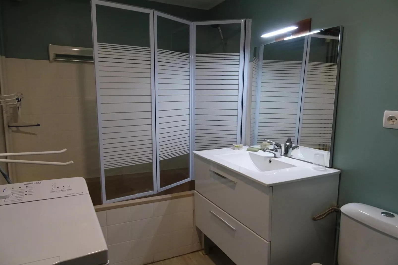 Studio apartment Plougasnou-Bathroom
