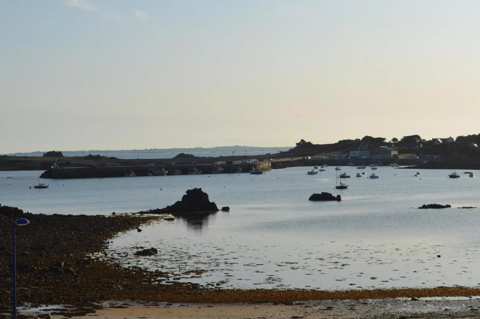 Studio apartment Plougasnou-Areas summer 1km