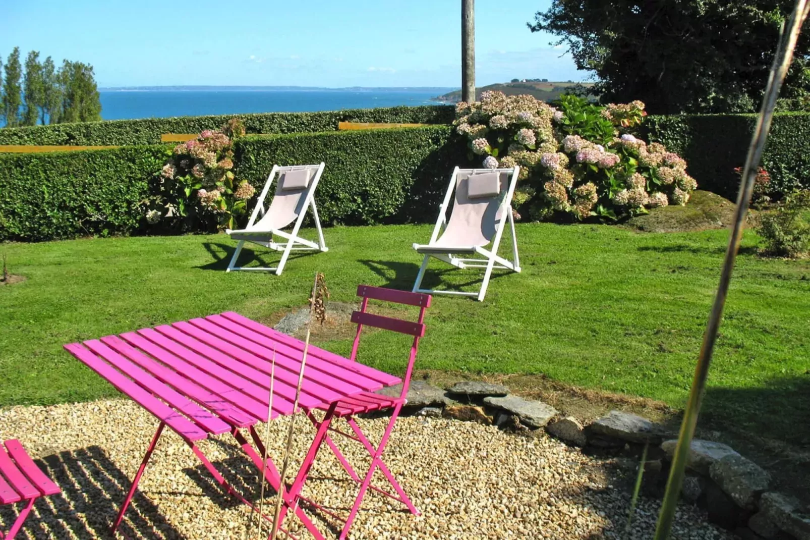 Natural stone cottage with garden and sea view on Breton estate Plougasnou-Terrassenbalkon