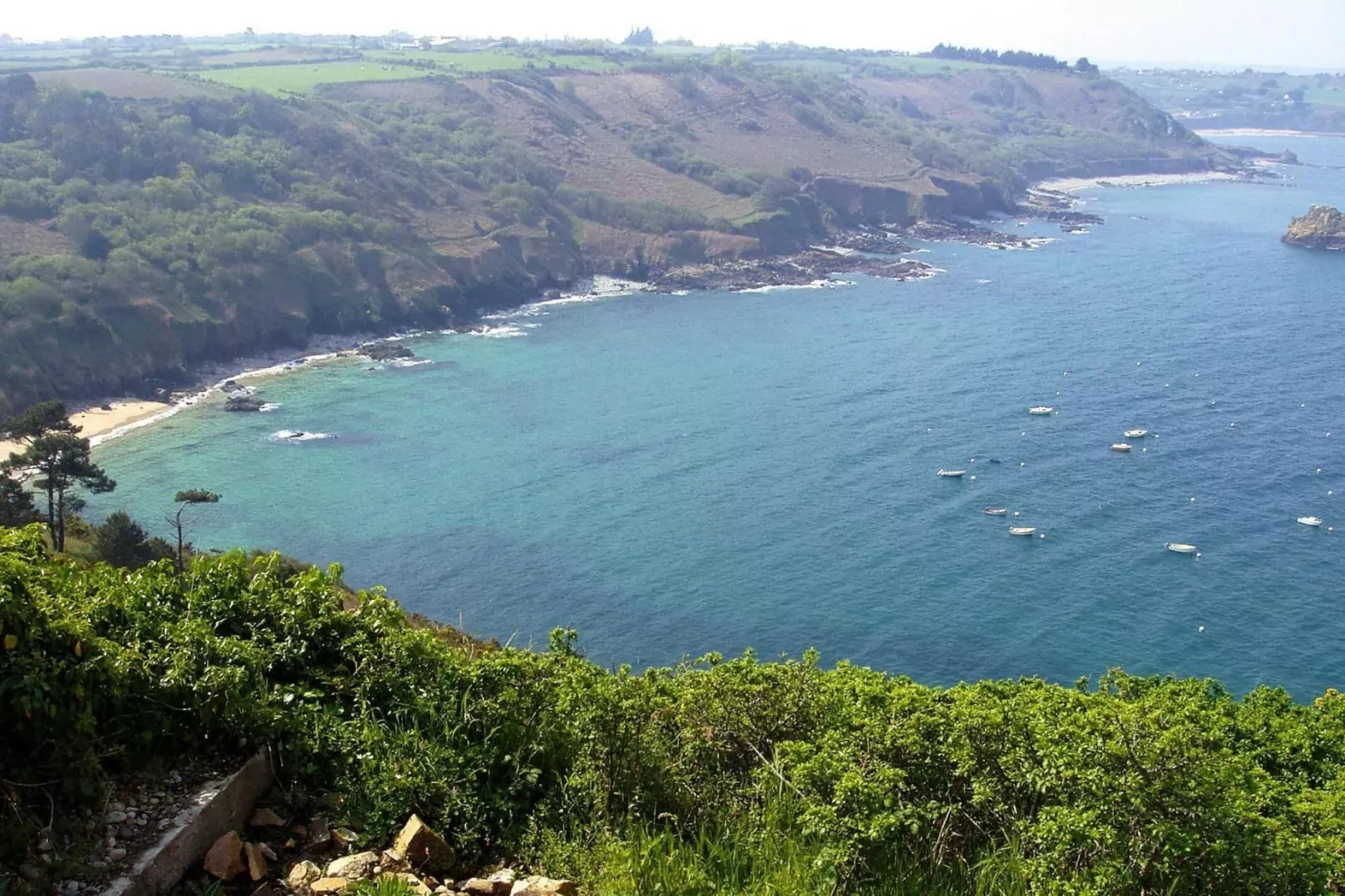 Natural stone cottage with garden and sea view on Breton estate Plougasnou-Gebiete Sommer 1 km