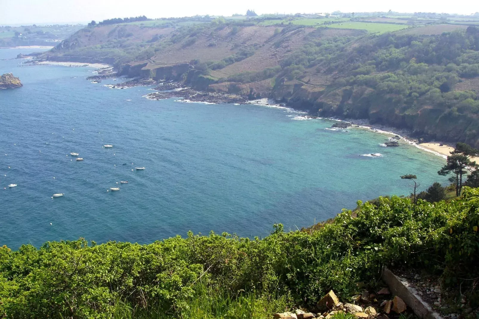 Natural stone cottage with garden and sea view on Breton estate Plougasnou-Gebiete Sommer 5 km