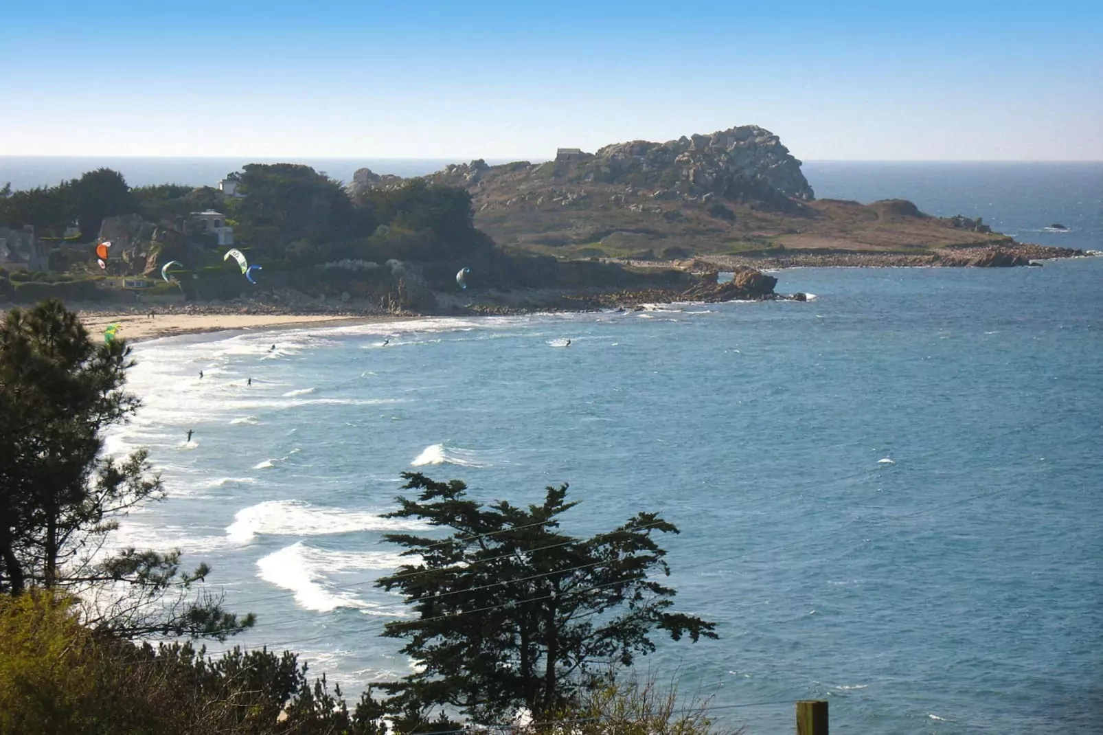 Natural stone cottage with garden and sea view on Breton estate Plougasnou-Gebiete Sommer 5 km
