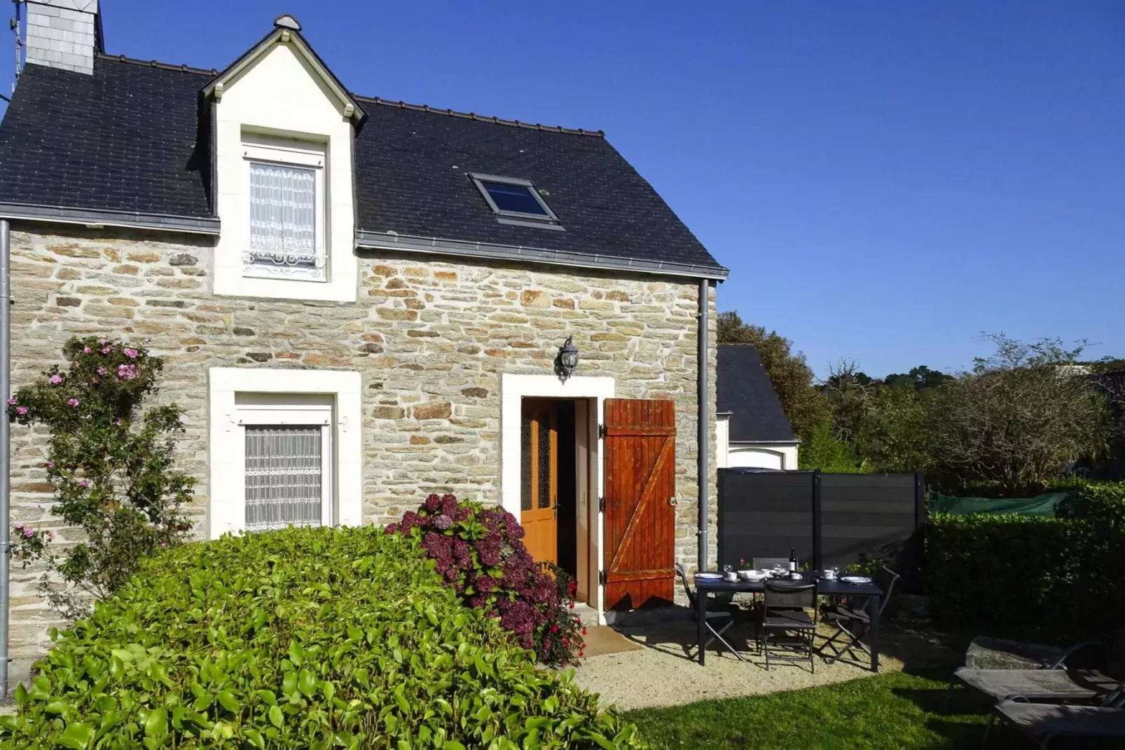 Holiday home La Forêt-Fouesnant-Exterior summer