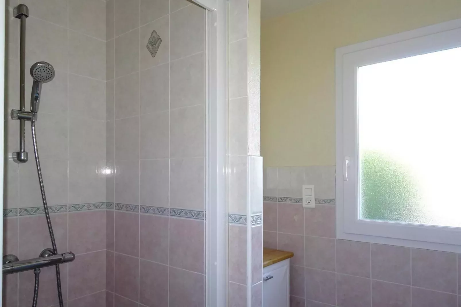 Holiday home La Forêt-Fouesnant-Bathroom