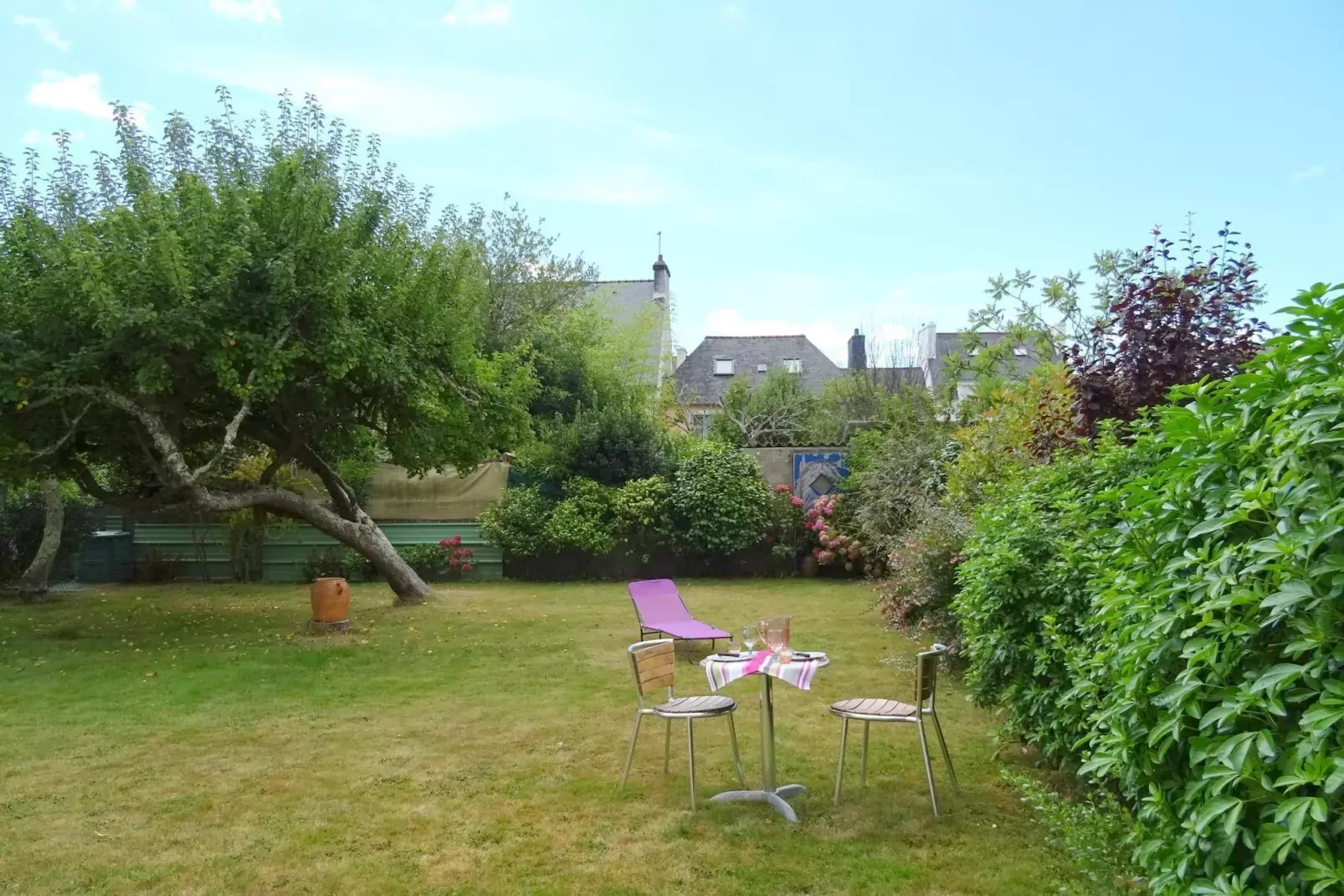 Holiday flat Quimper-Gardens summer