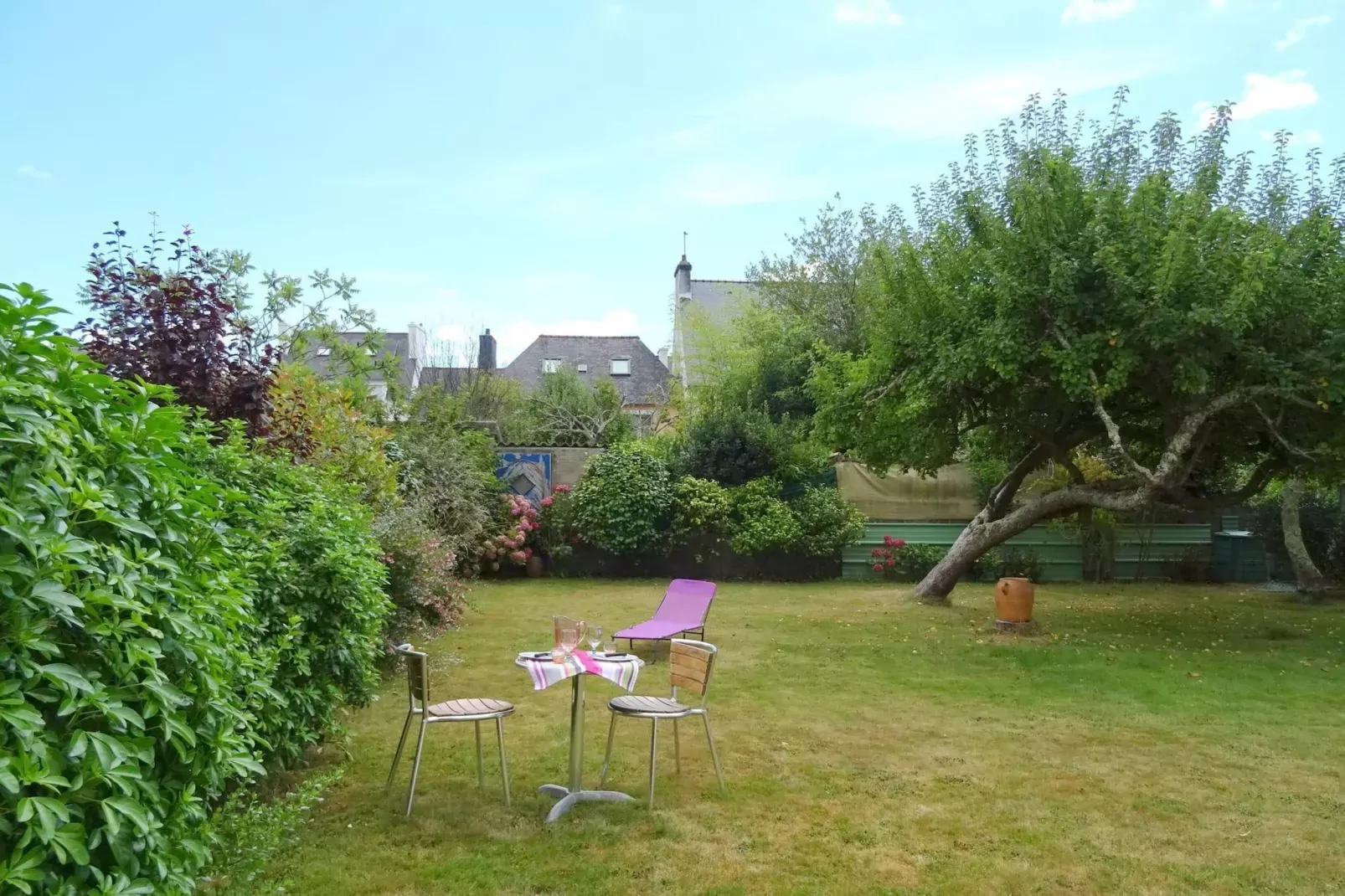 Holiday flat Quimper-Gardens summer