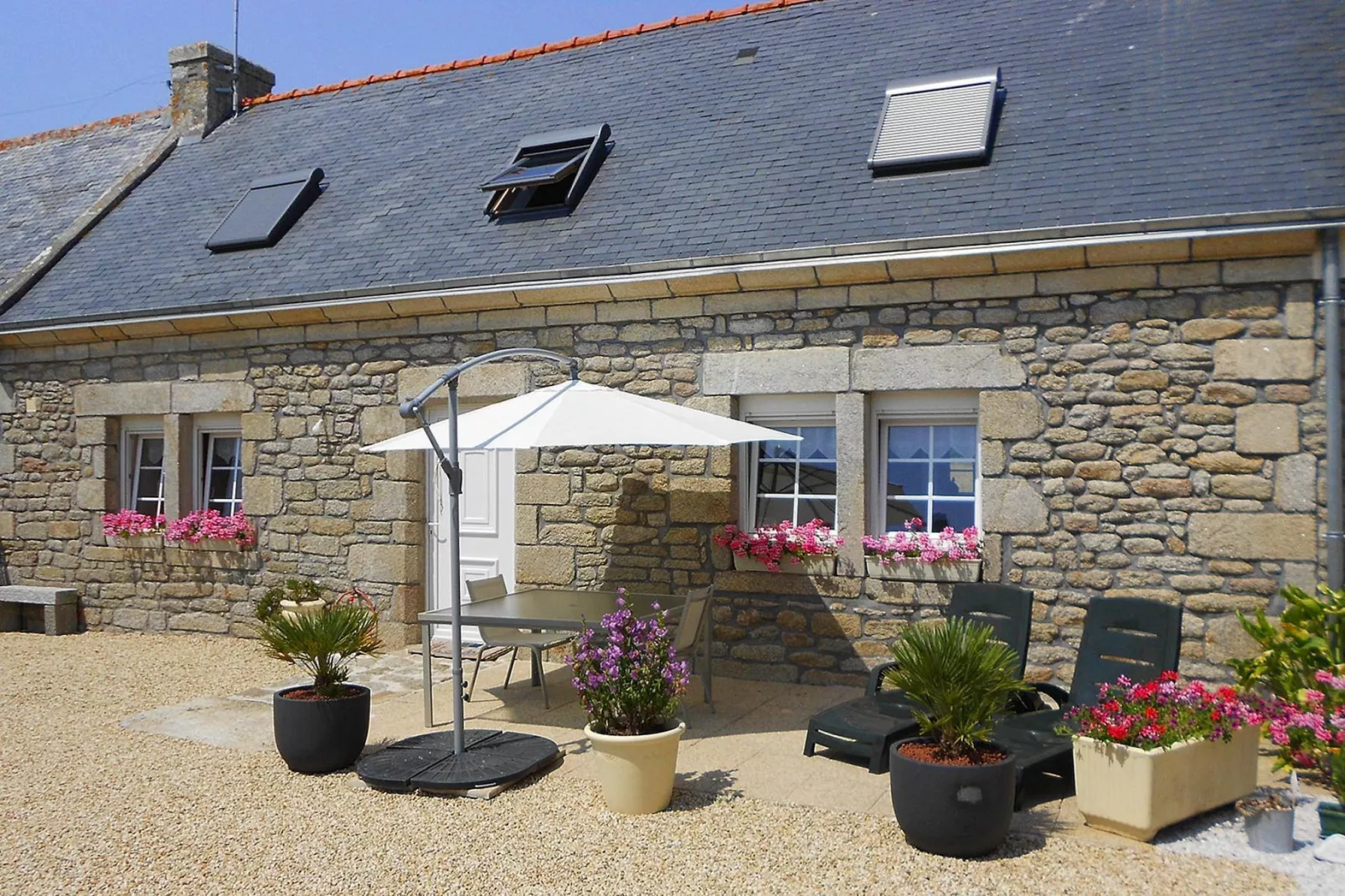 Steinhaus Lesconil-Exterior summer