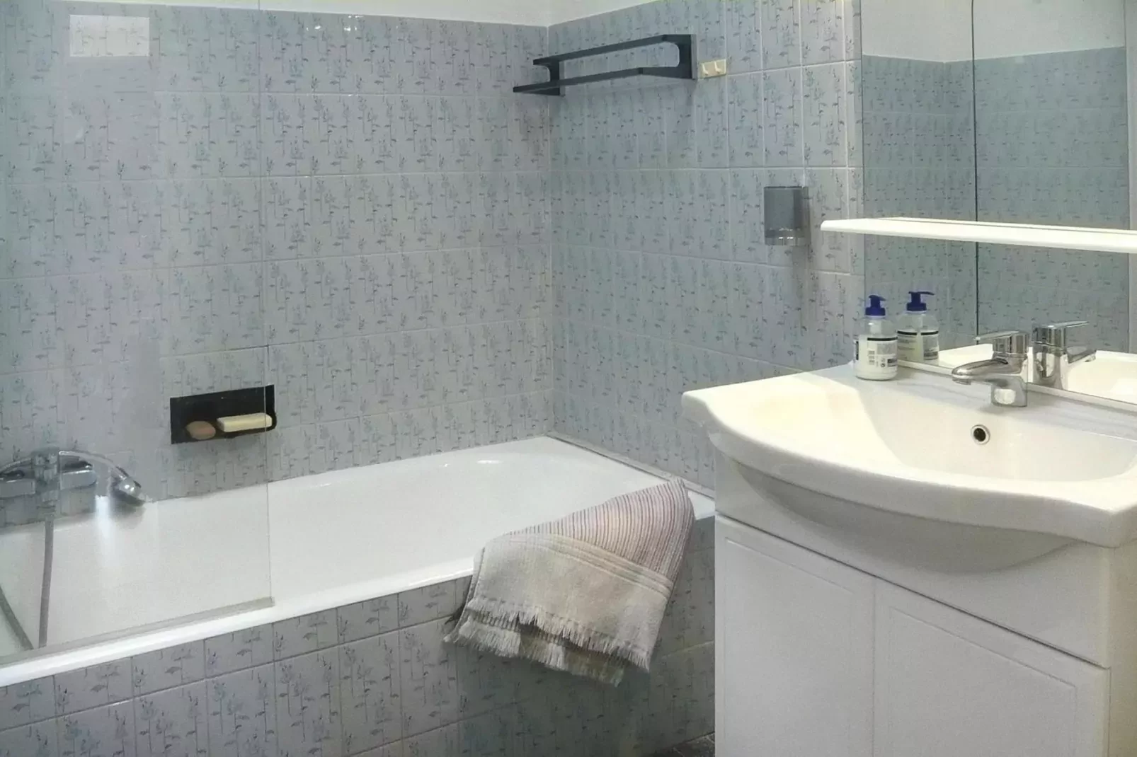 Ferienwohnung in Antibes-Bathroom