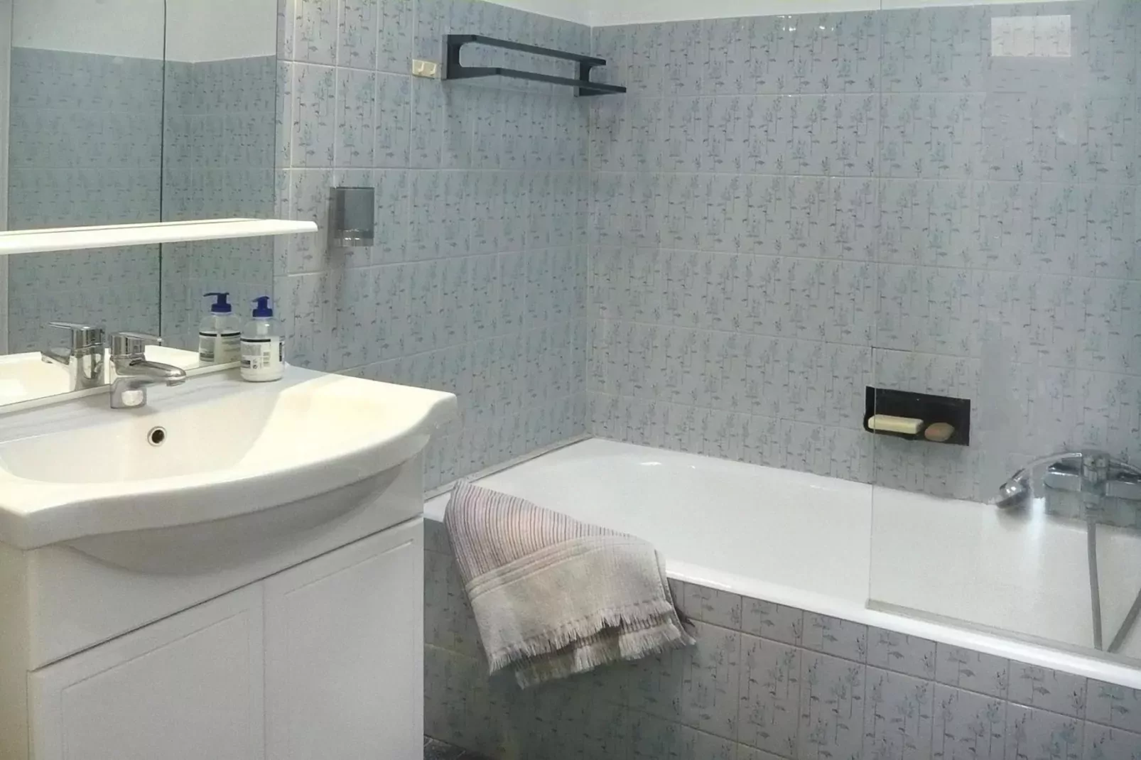 Ferienwohnung in Antibes-Bathroom