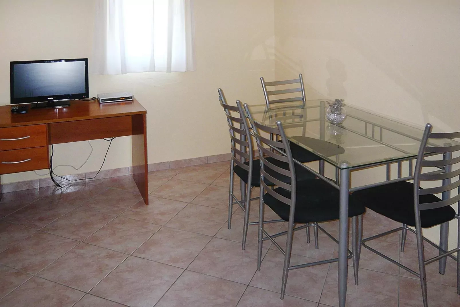 A4 - Apartments Ljilja PrivlakaA4 ca 40 qm für 1-4 Pers-Esszimmer
