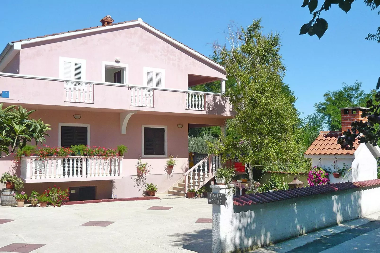 A4 - Apartments Ljilja PrivlakaA4 ca 40 qm für 1-4 Pers-Außenbereich Sommer