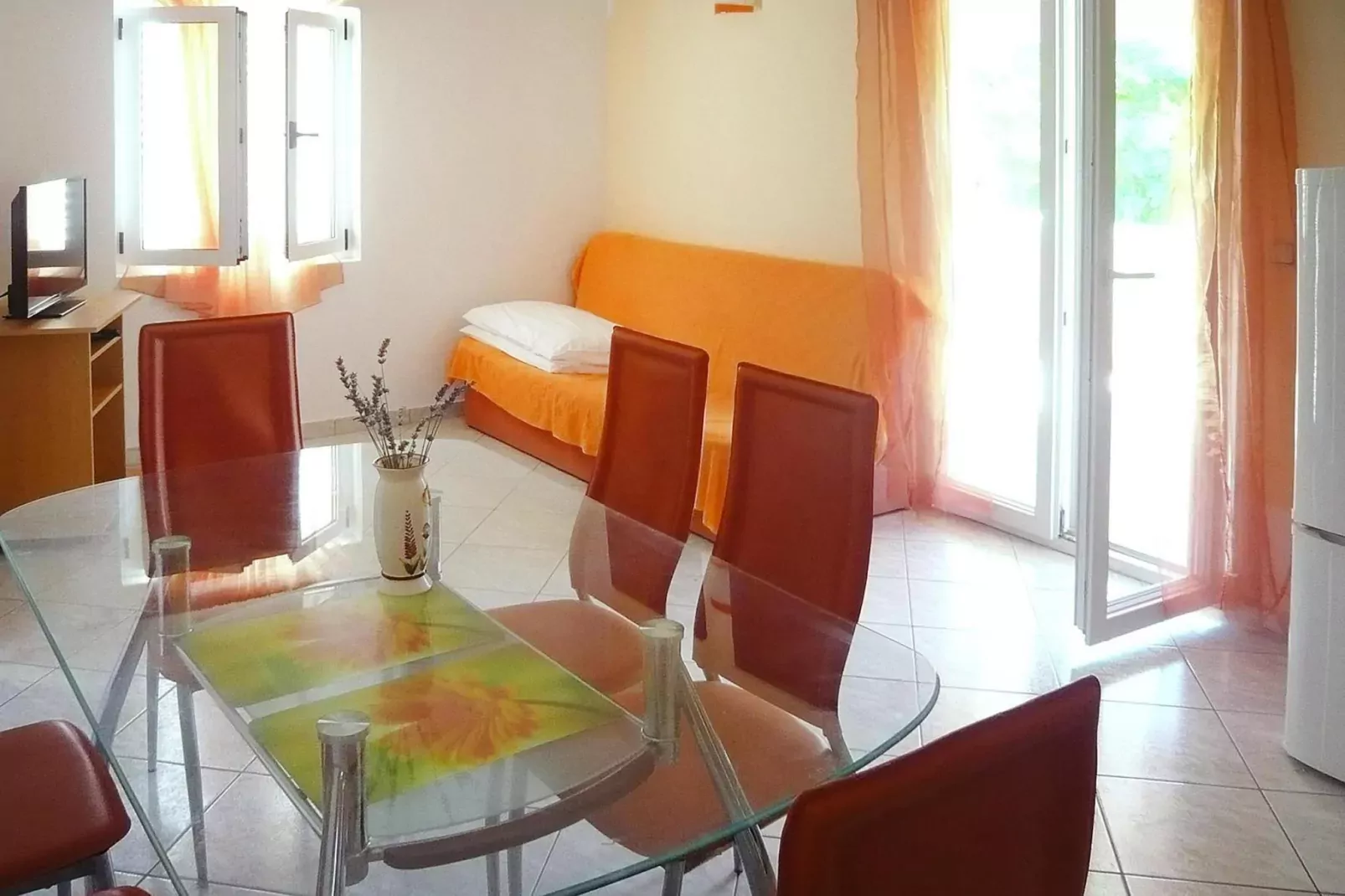 A4 - Apartments Ljilja PrivlakaA4 ca 40 qm für 1-4 Pers-Esszimmer