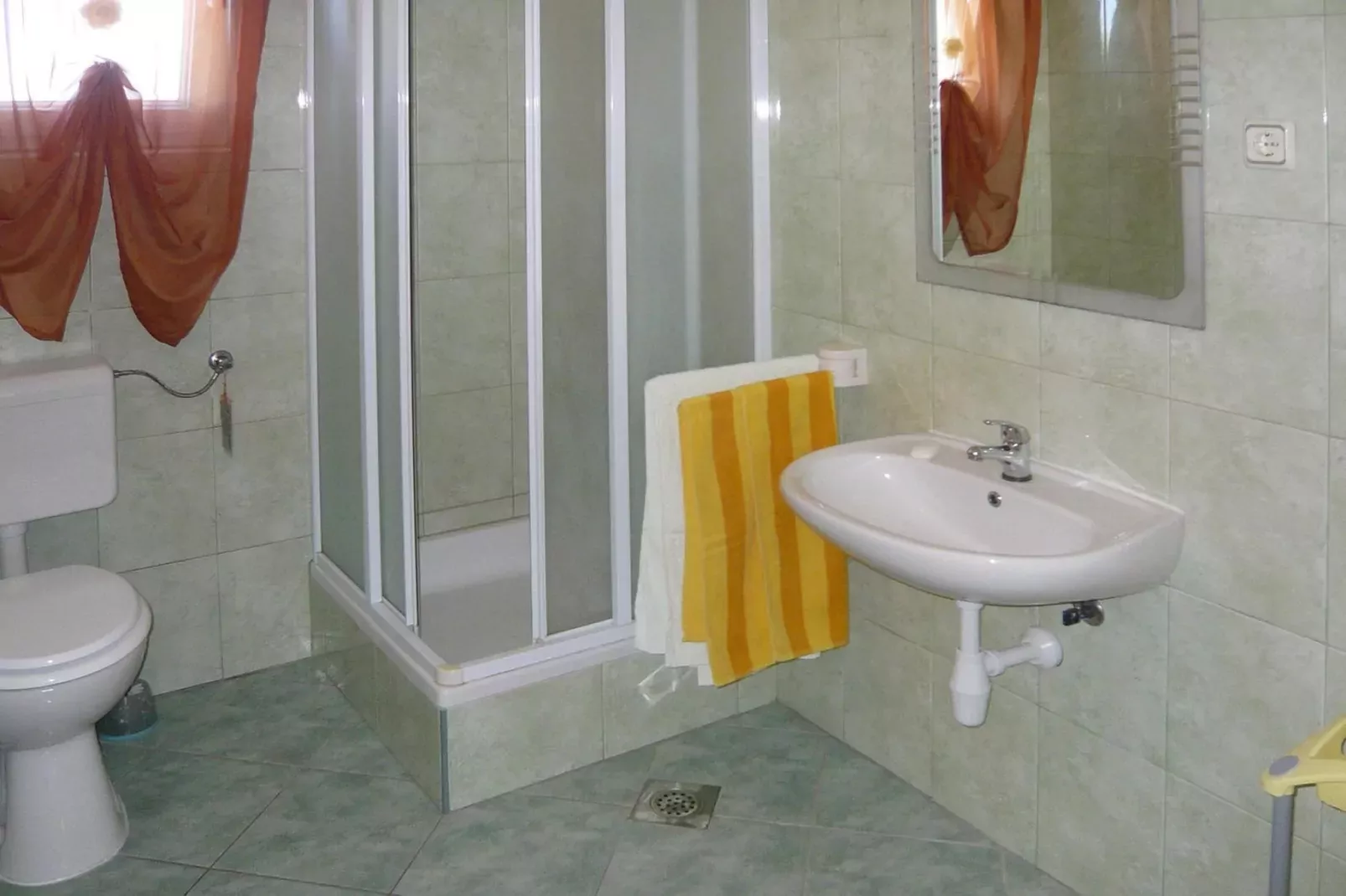A4 - Apartments Ljilja PrivlakaA4 ca 40 qm für 1-4 Pers-Badezimmer